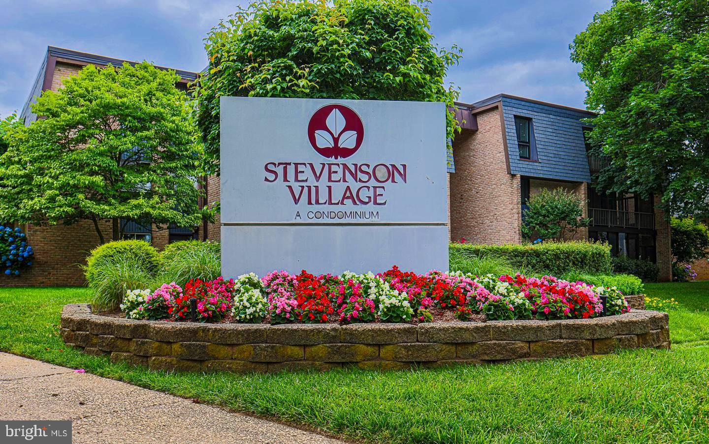 10 STONEHENGE CIRCLE 1