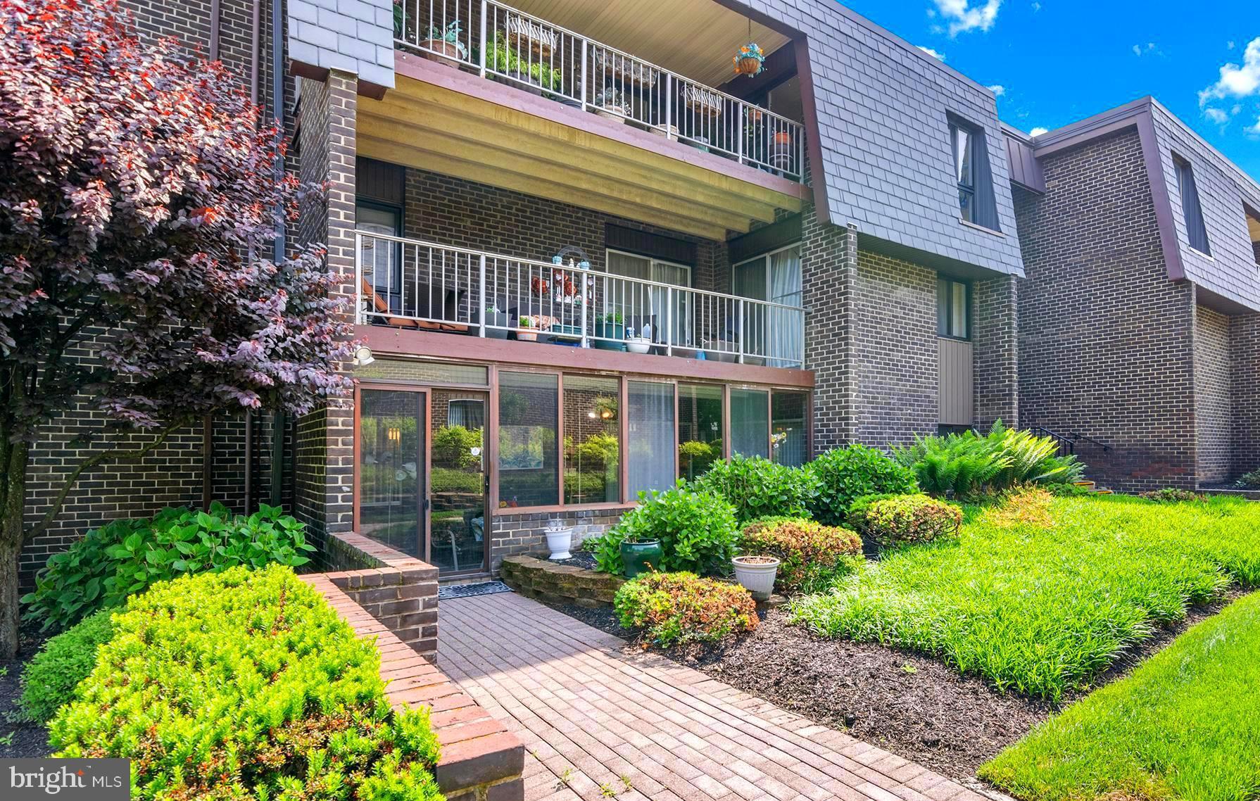 10 STONEHENGE CIRCLE 1