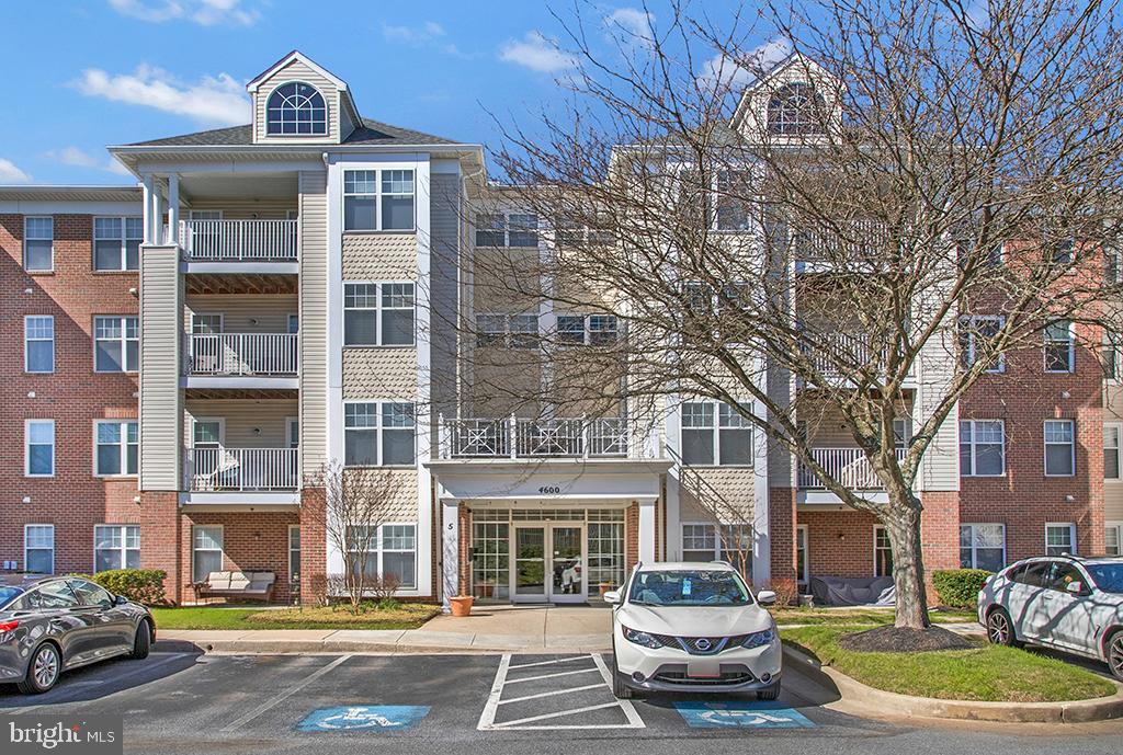 NEW PRICE! CHARMING & SPACIOUS GROUND LEVEL CONDO W/ OPEN FLOOR PLAN & NEARLY 1,500 SQ. FT. OF LIVING SPACE! Come on home to this Beautiful Gated Community! The inviting lobby boasts an elegant warm and welcoming entrance. The unit is a Spacious, Bright, and Charming 2 bedroom 2 BA condo with large rooms including a formal dining room, hardwood flooring, The a well equipped kitchen with a bump out for eat-in dining and doors to your private patio out back. Primary bedroom is huge and has a generous sized walking closet. Better hurry!