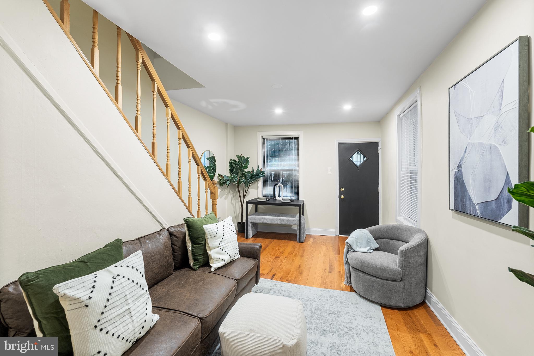 1178 S DARIEN STREET