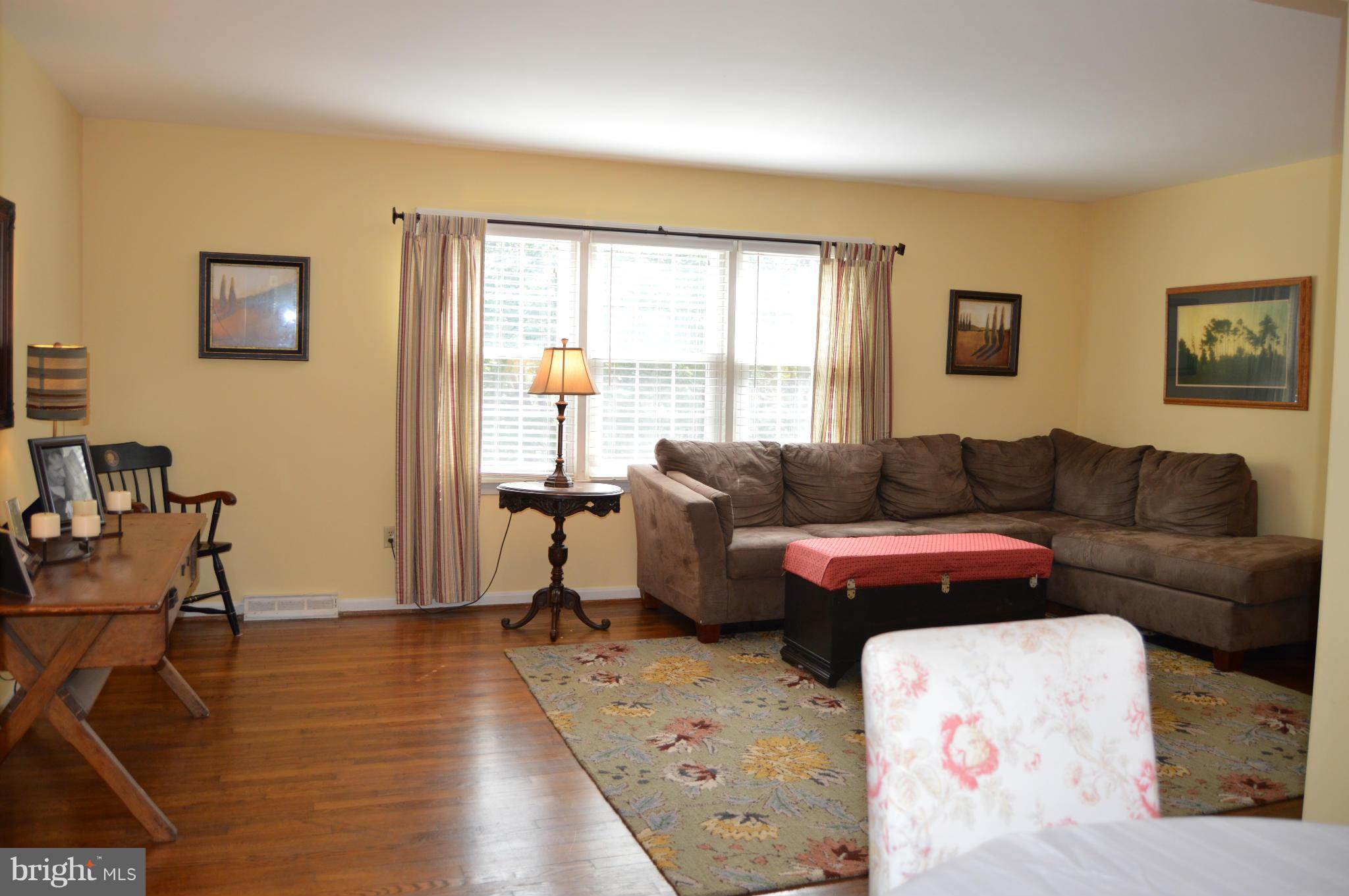 BAY HILLS - Residential