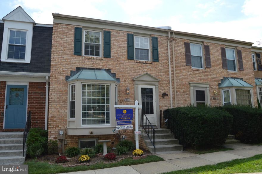 10,000 price reduction makes this Immaculate 3 bedroom priced to sell and located in the Broadneck School District. 3 Bedrooms, 2 full baths, 2 half baths, hardwood floors, granite counters, fireplace, fenced yard, walkout finished basement. Walking distance to local Restaurants, shopping and Golf. Minutes to downtown Annapolis and a short commute to NSA , Ft. Meade and Baltimore.