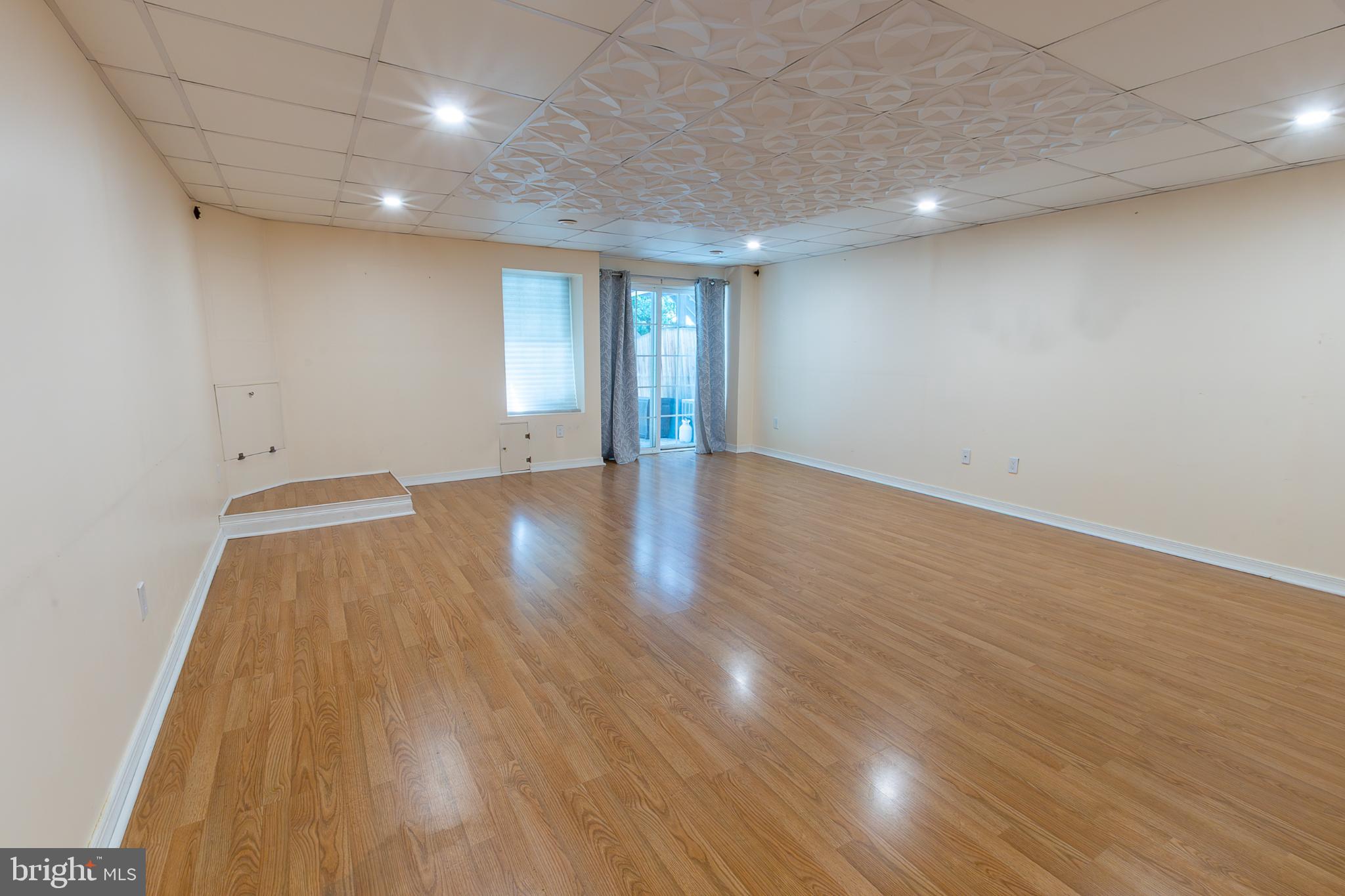 KING MANOR - Residential