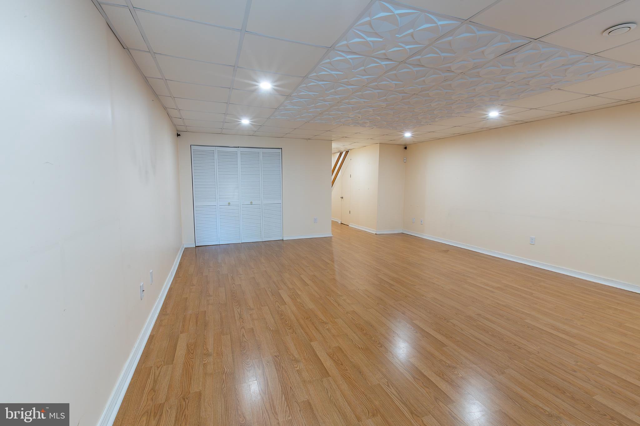 KING MANOR - Residential