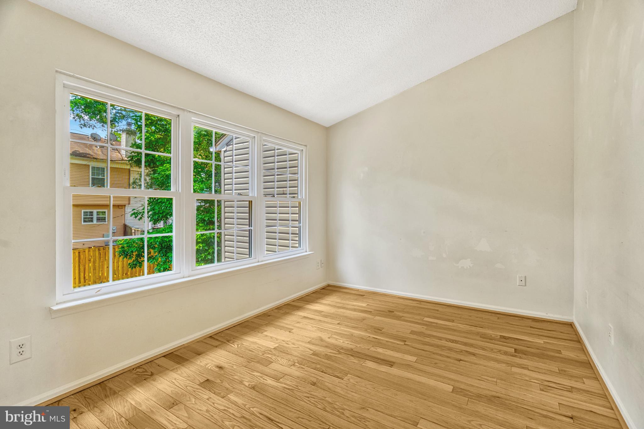 LONDON TOWN WEST - Residential