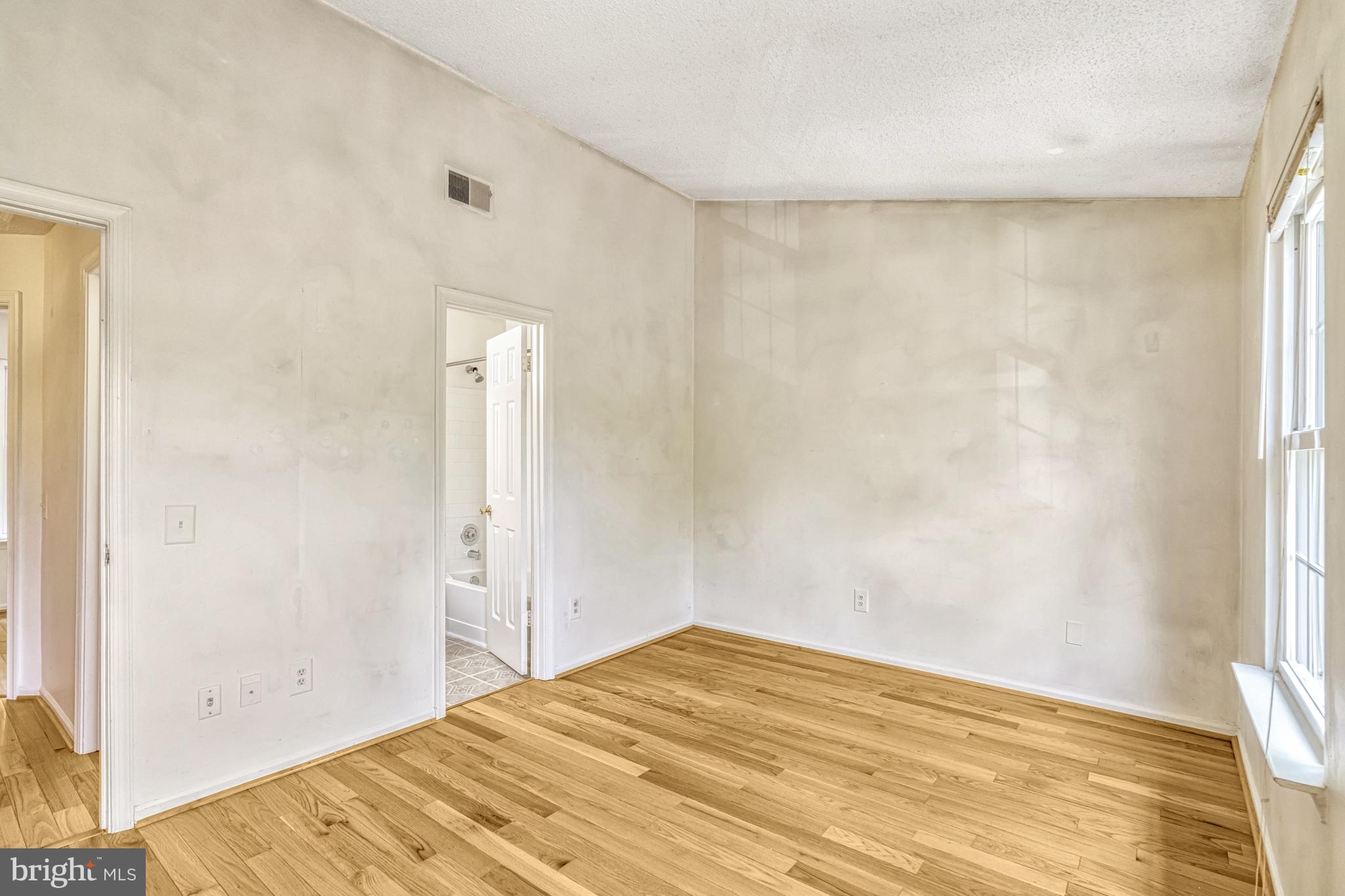 LONDON TOWN WEST - Residential