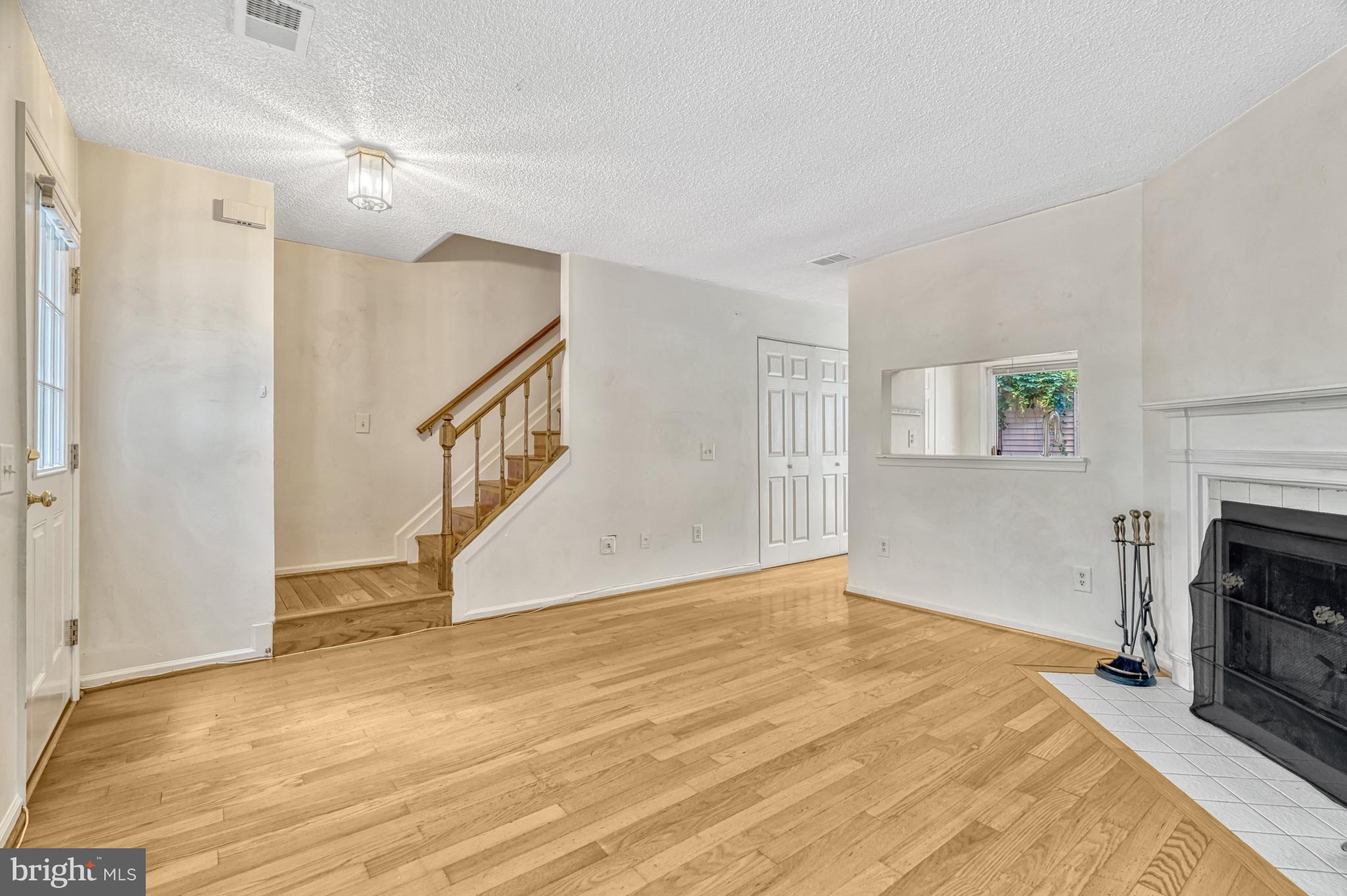 LONDON TOWN WEST - Residential