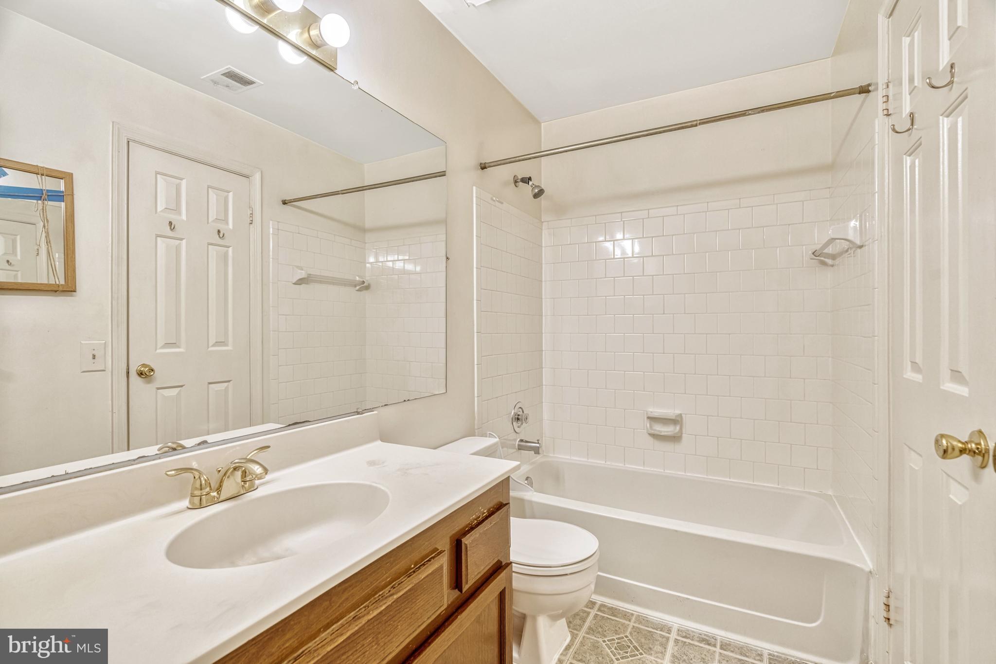 LONDON TOWN WEST - Residential