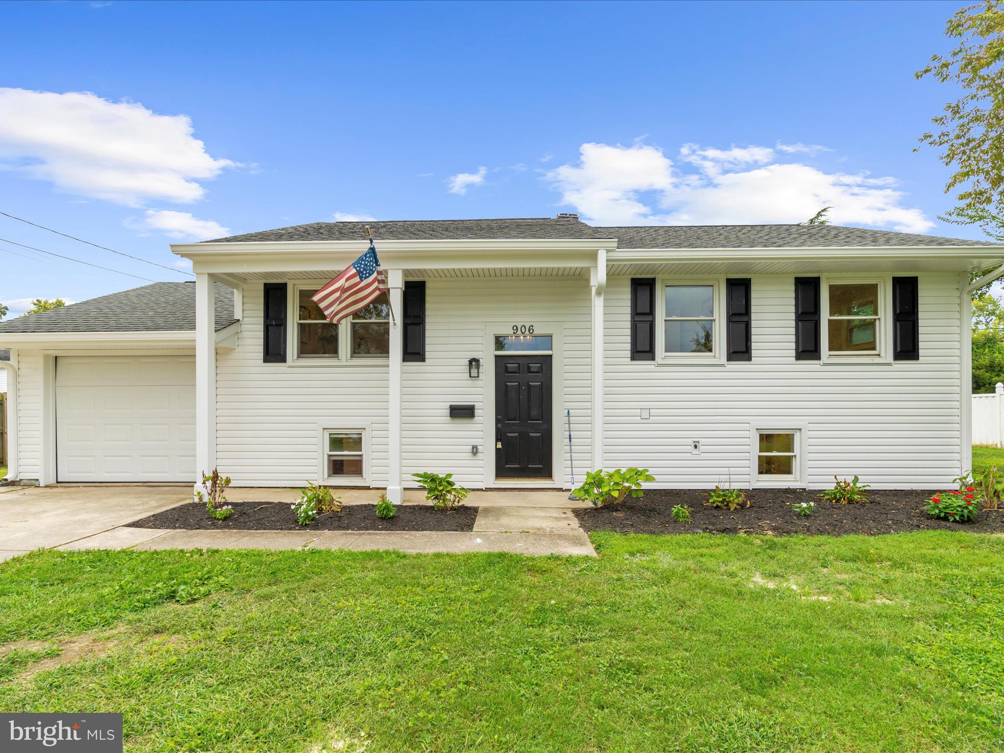 906 SILVER MAPLE COURT
