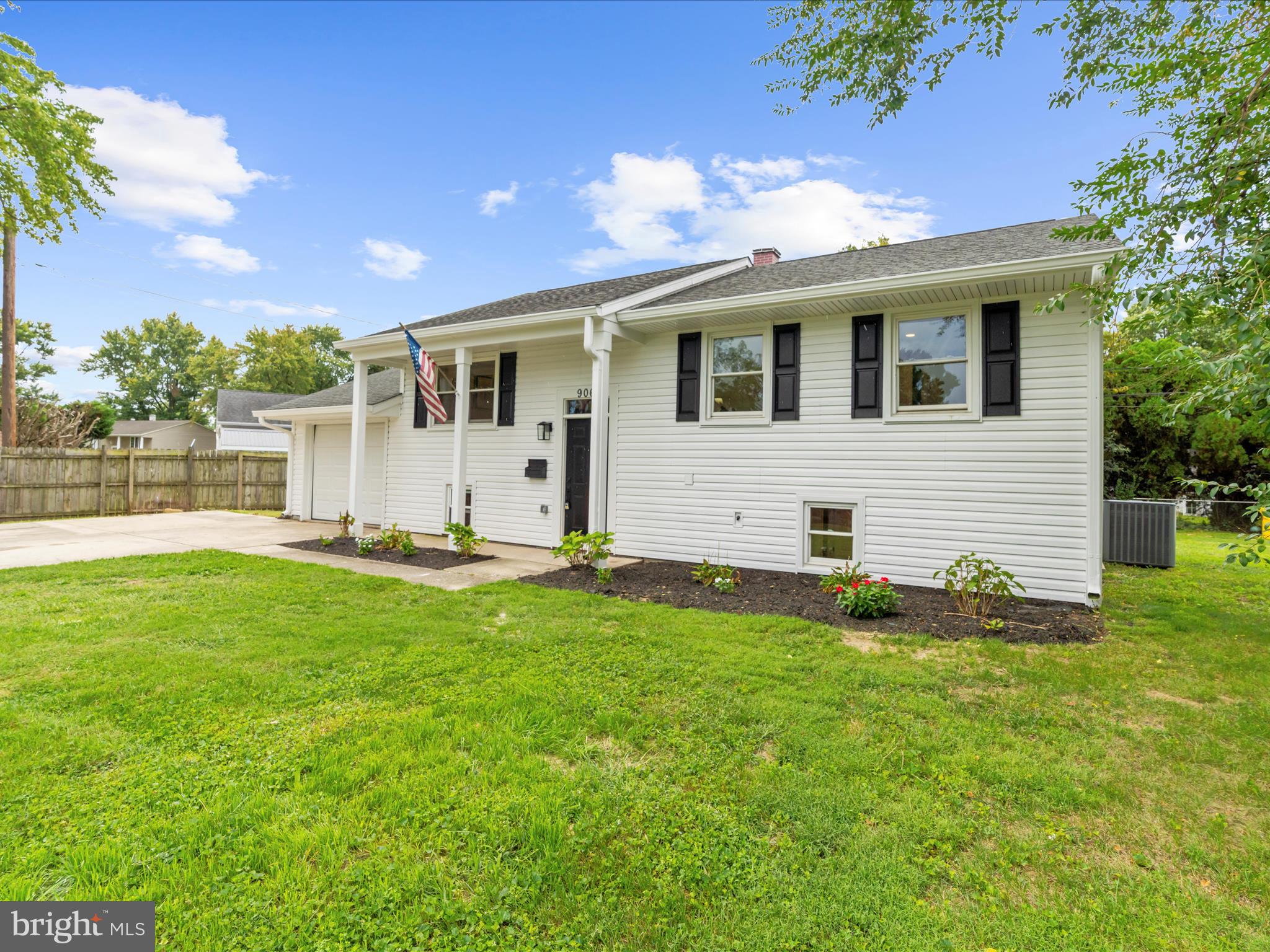 906 SILVER MAPLE COURT