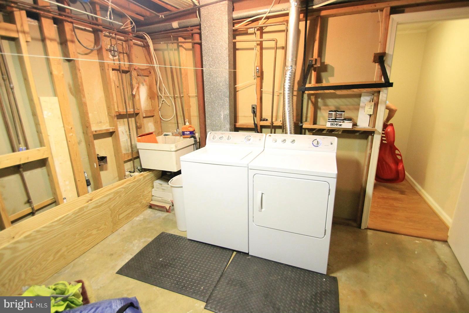 STONEHURST - Residential Lease