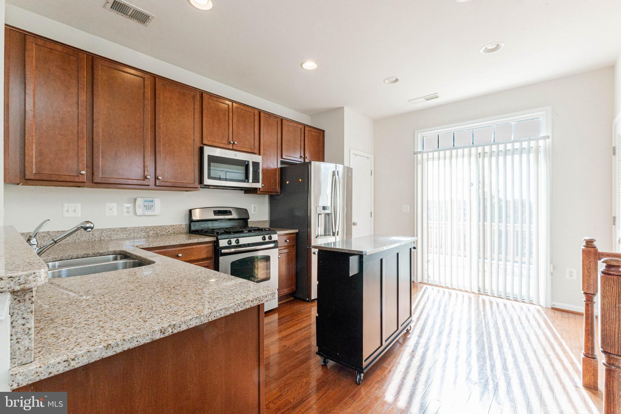 POWELLS RUN VILLAGE COND - Residential Lease