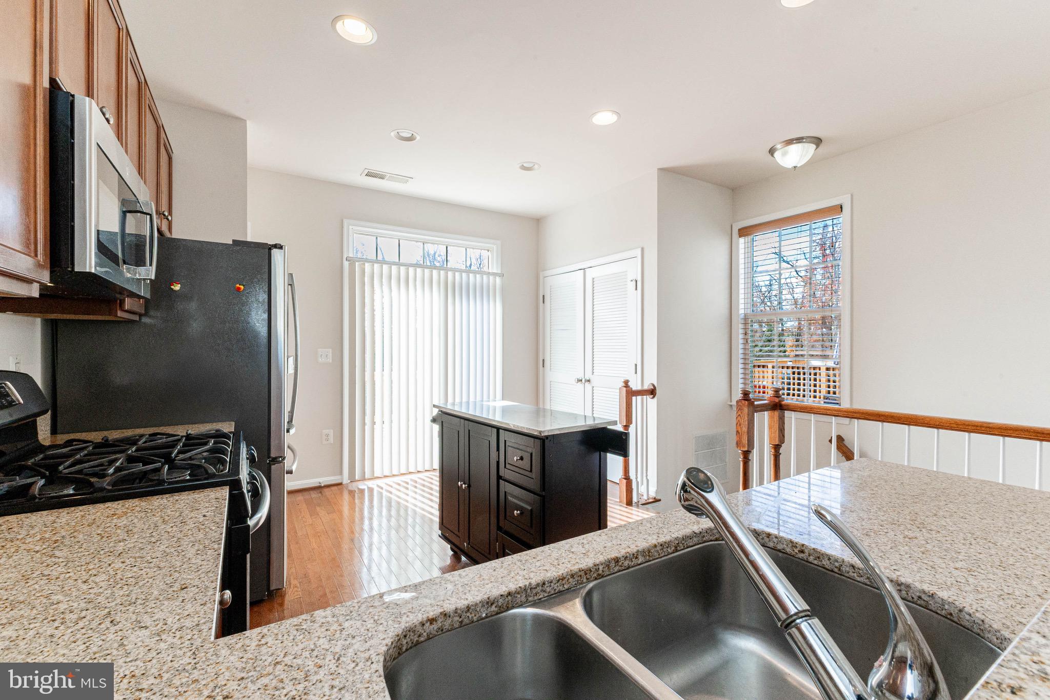 POWELLS RUN VILLAGE COND - Residential Lease