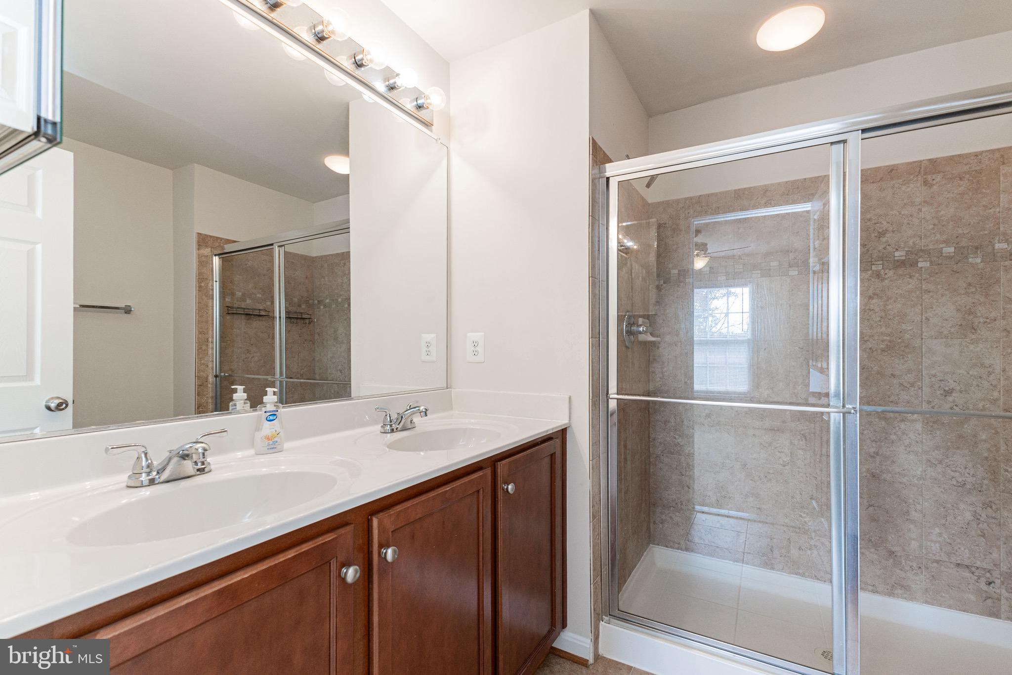 POWELLS RUN VILLAGE COND - Residential Lease