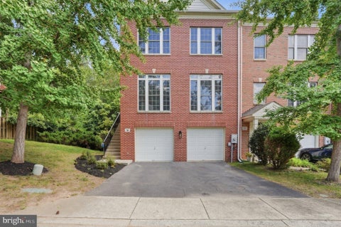 Photo of 18 Waddington Court, ROCKVILLE, MD 20850 (MLS # MDMC2240944)