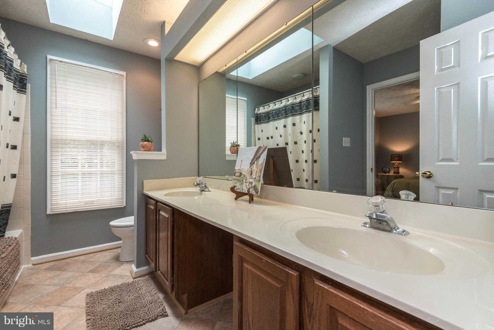 ROLLING HILLS - Residential