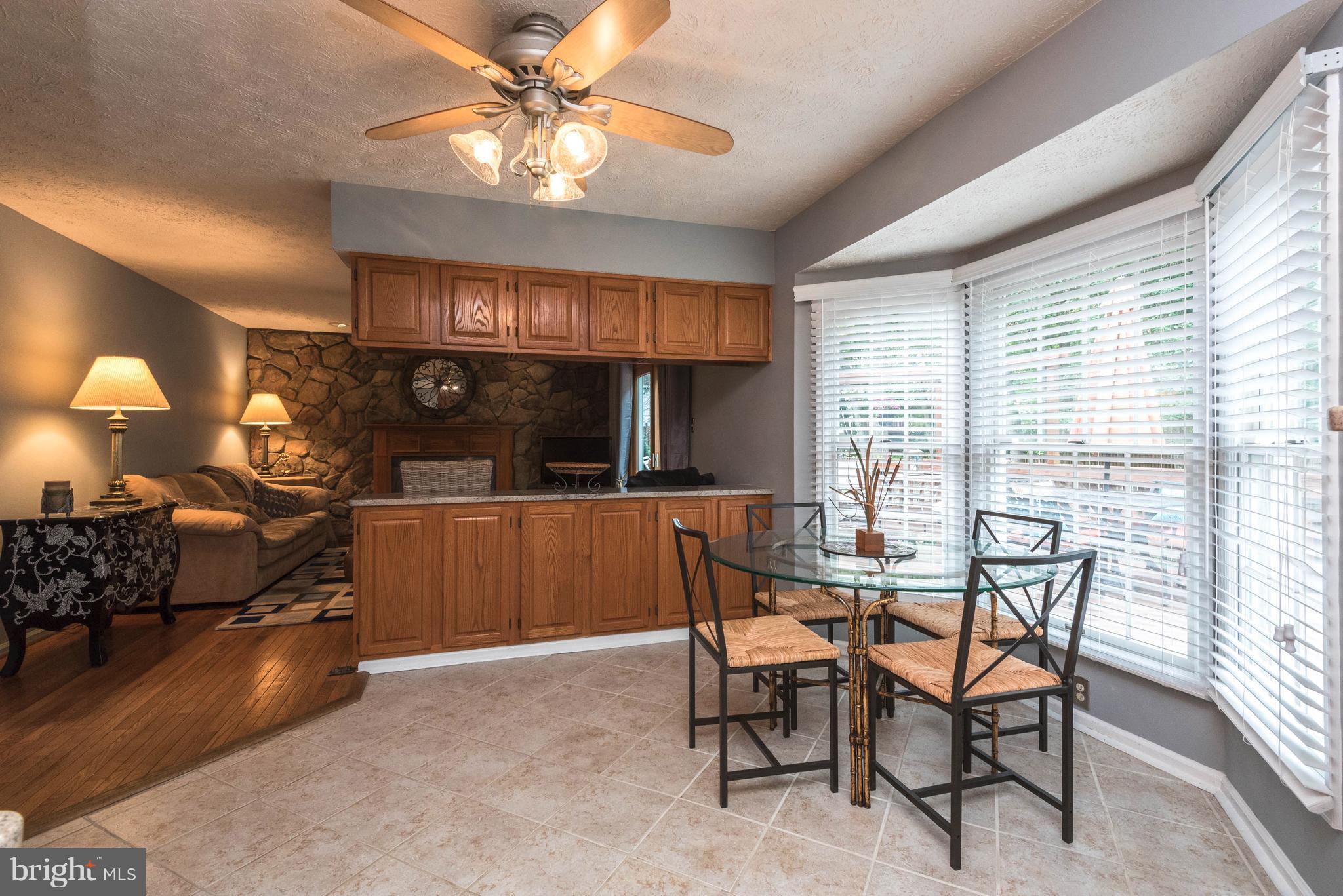 ROLLING HILLS - Residential