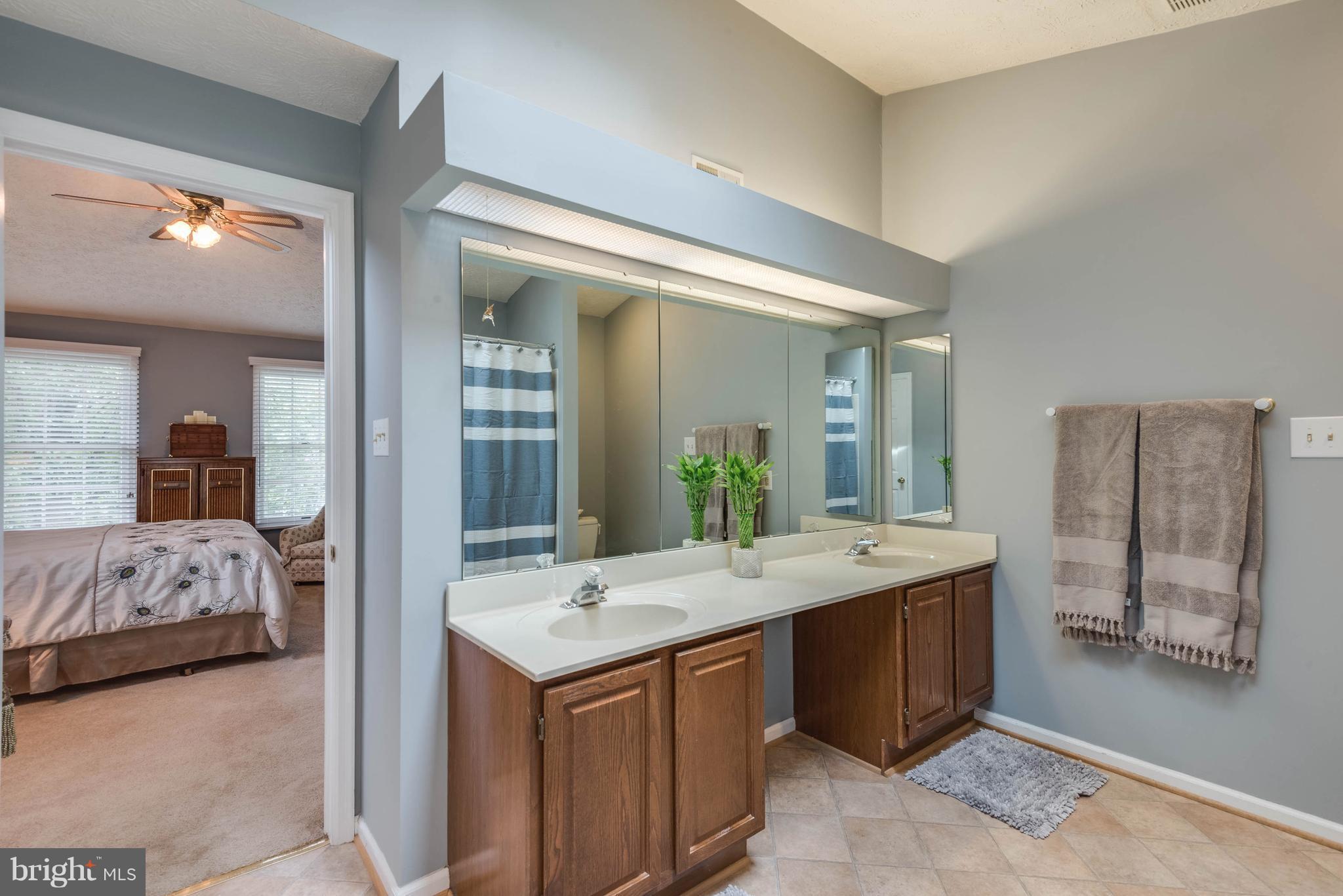 ROLLING HILLS - Residential