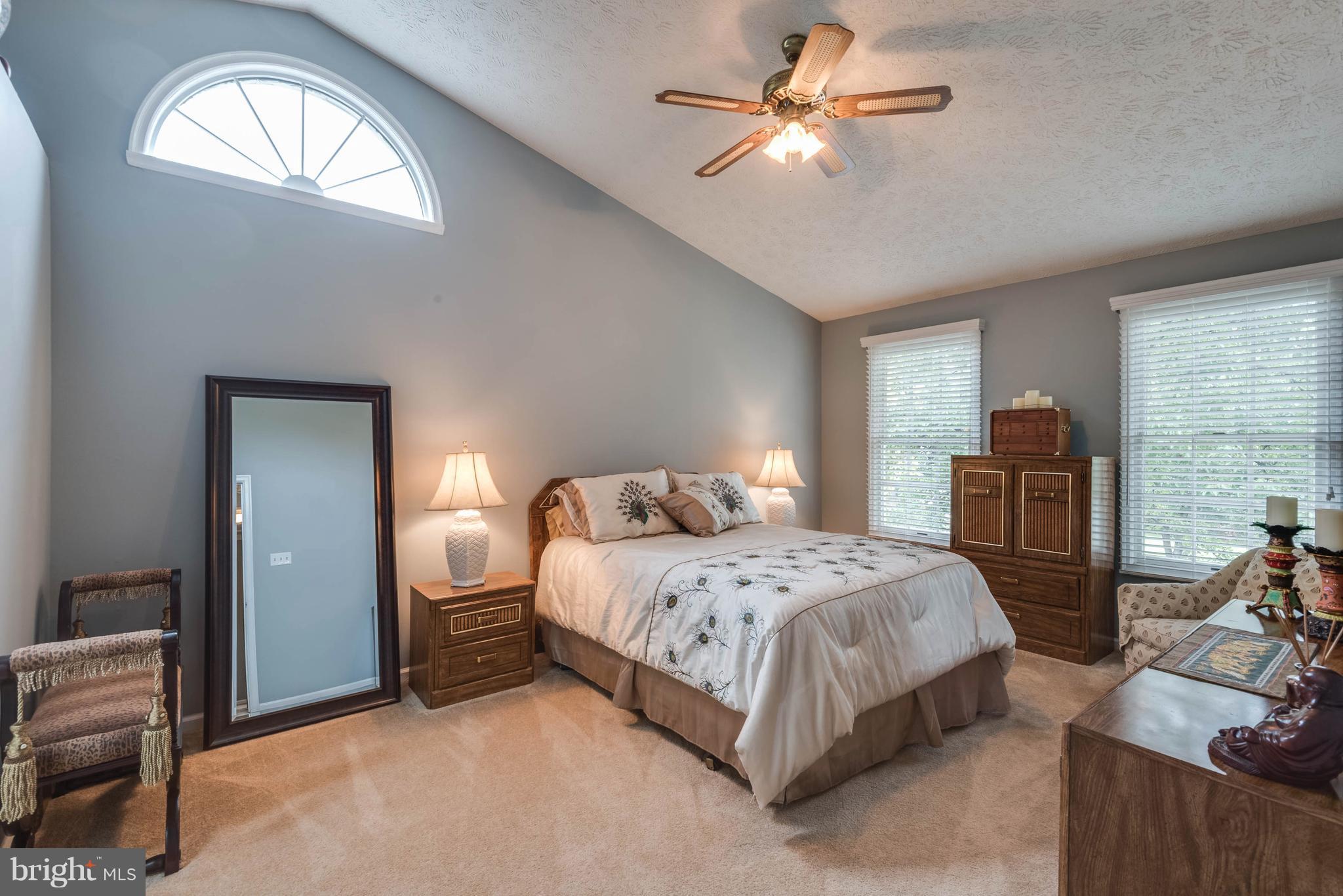 ROLLING HILLS - Residential