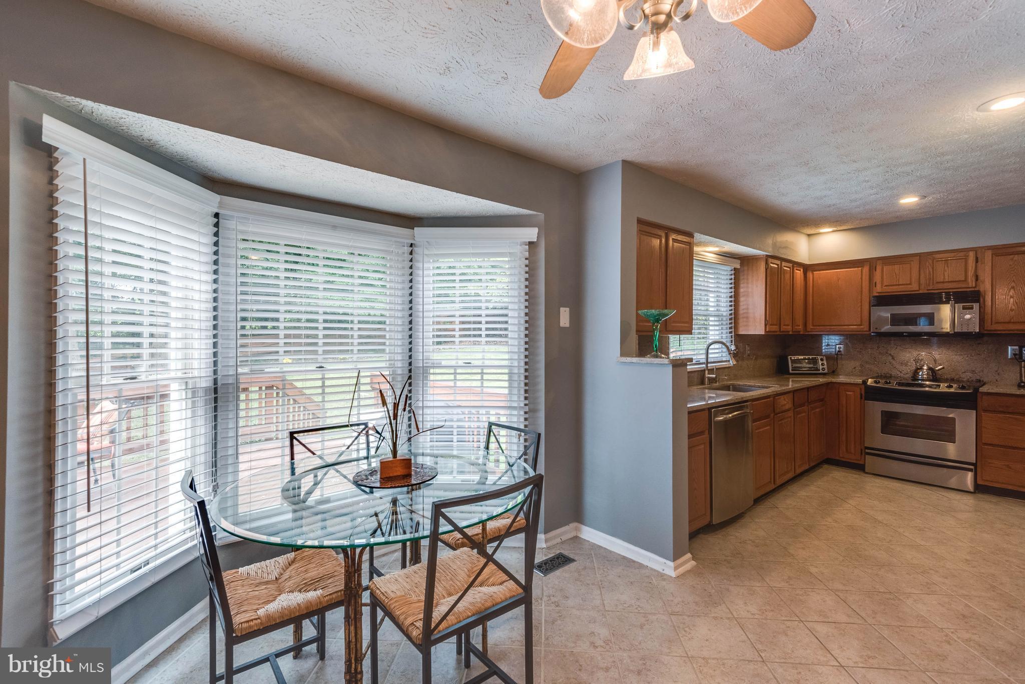 ROLLING HILLS - Residential