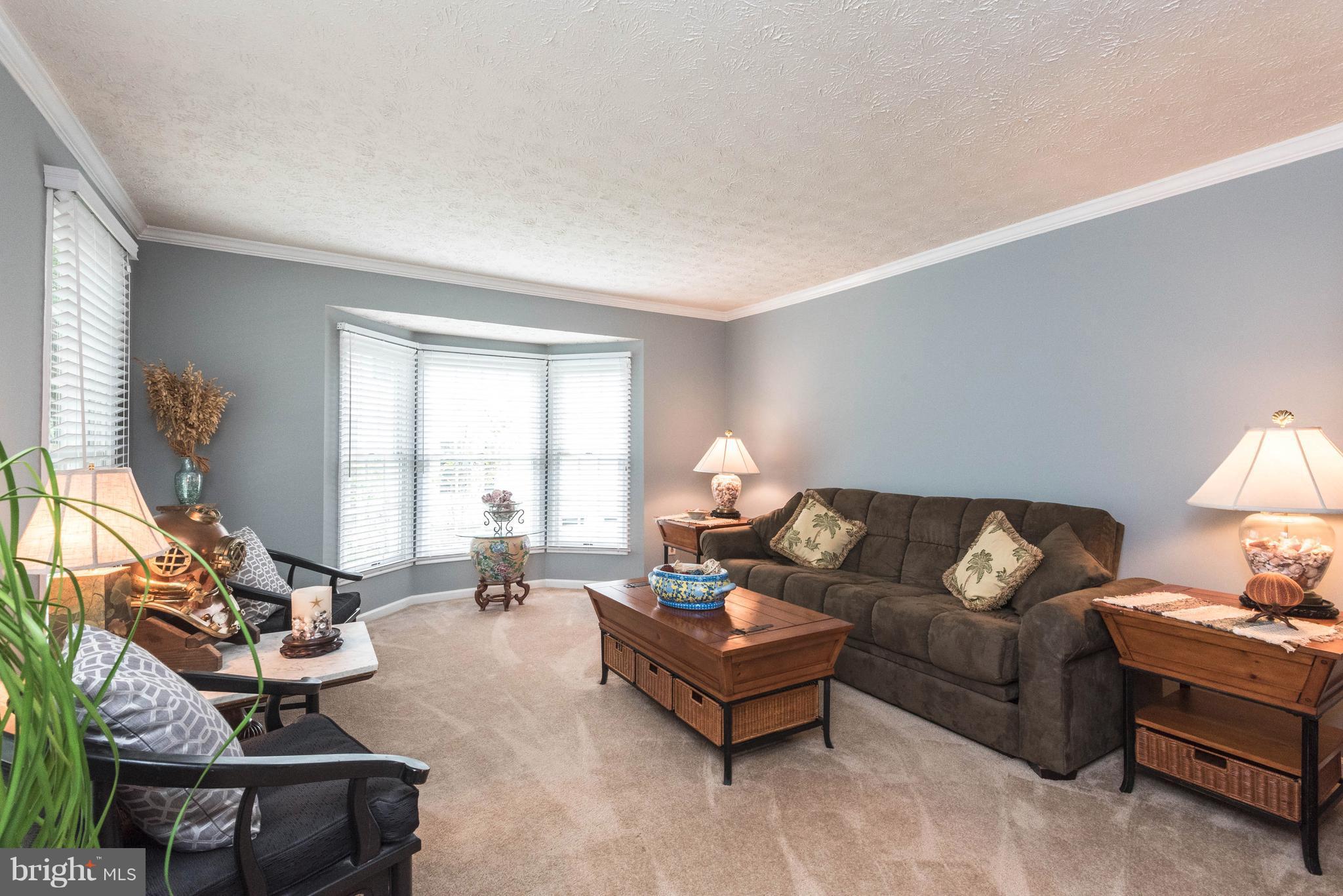 ROLLING HILLS - Residential