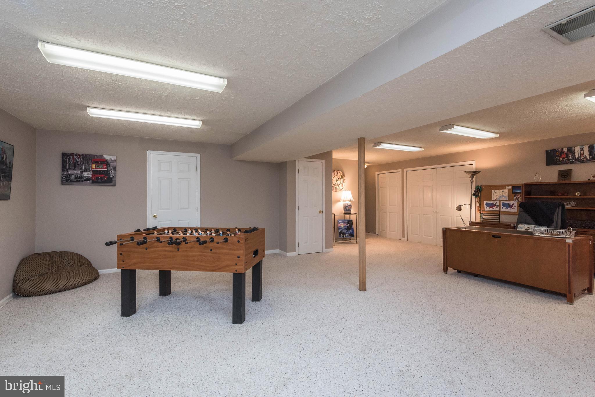 ROLLING HILLS - Residential