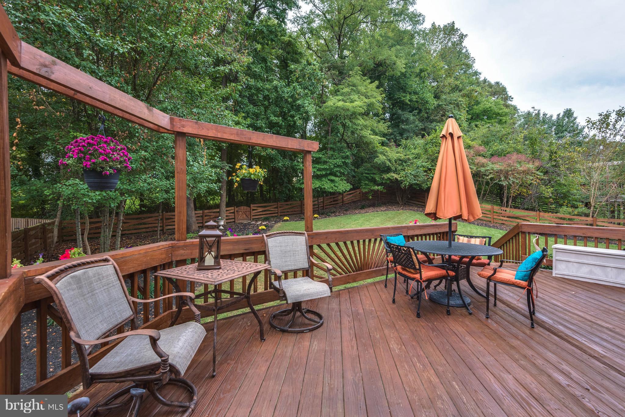 ROLLING HILLS - Residential