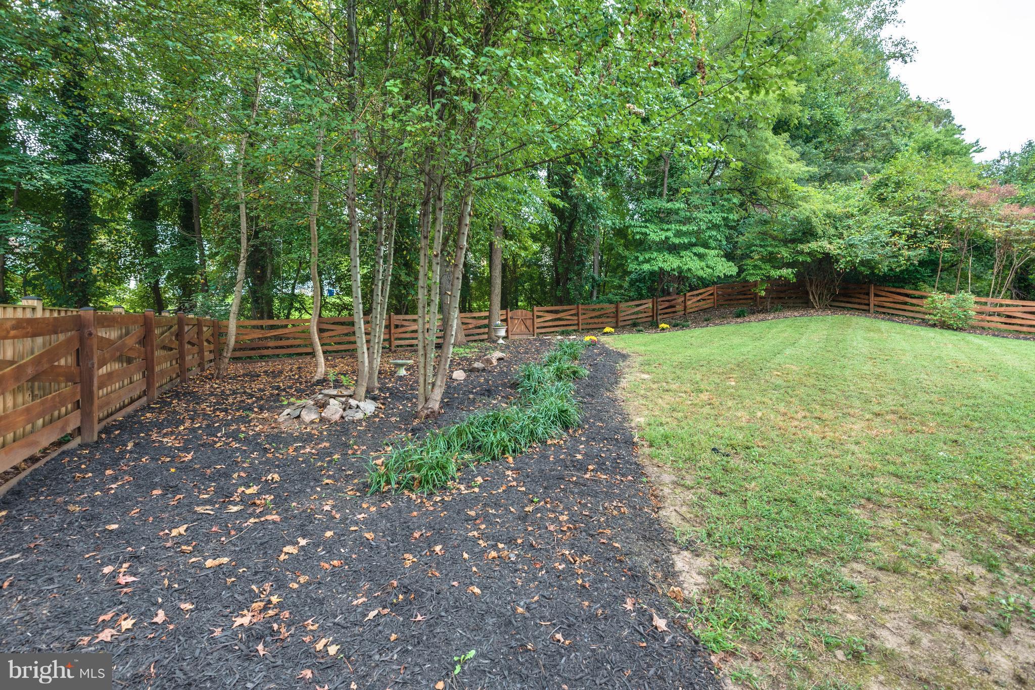 ROLLING HILLS - Residential