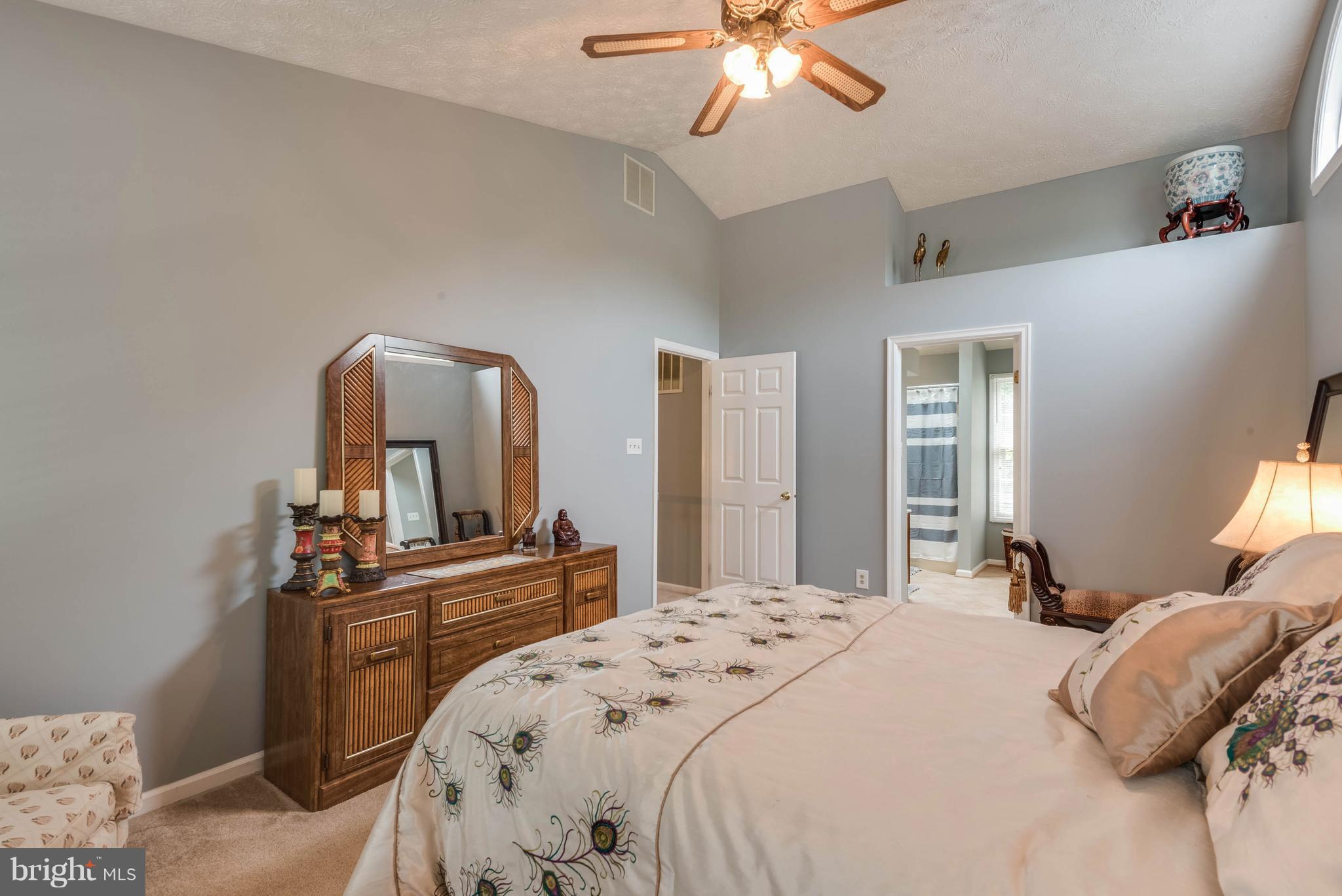 ROLLING HILLS - Residential