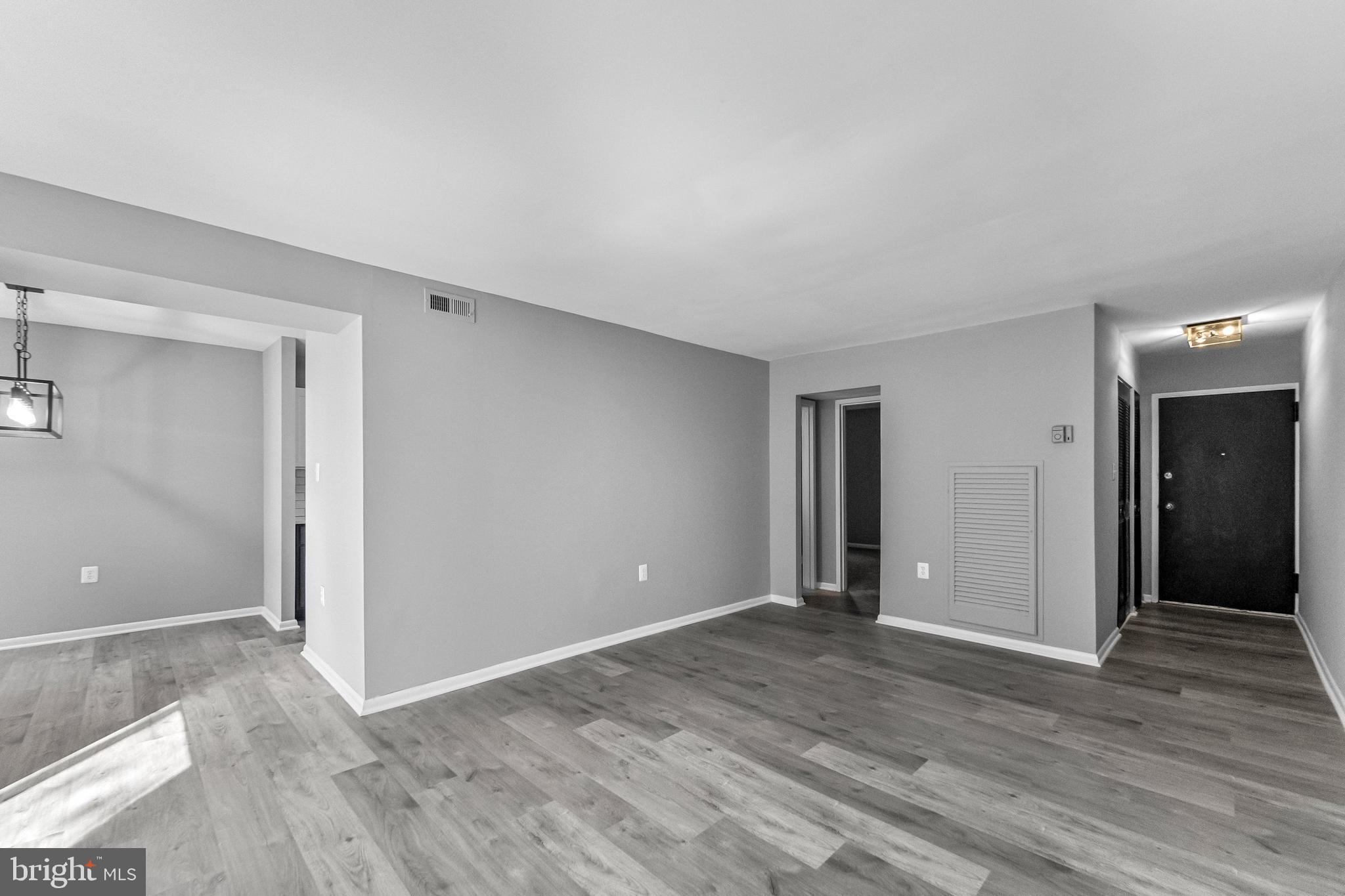 CHELSEA WOODS COURTS - Residential