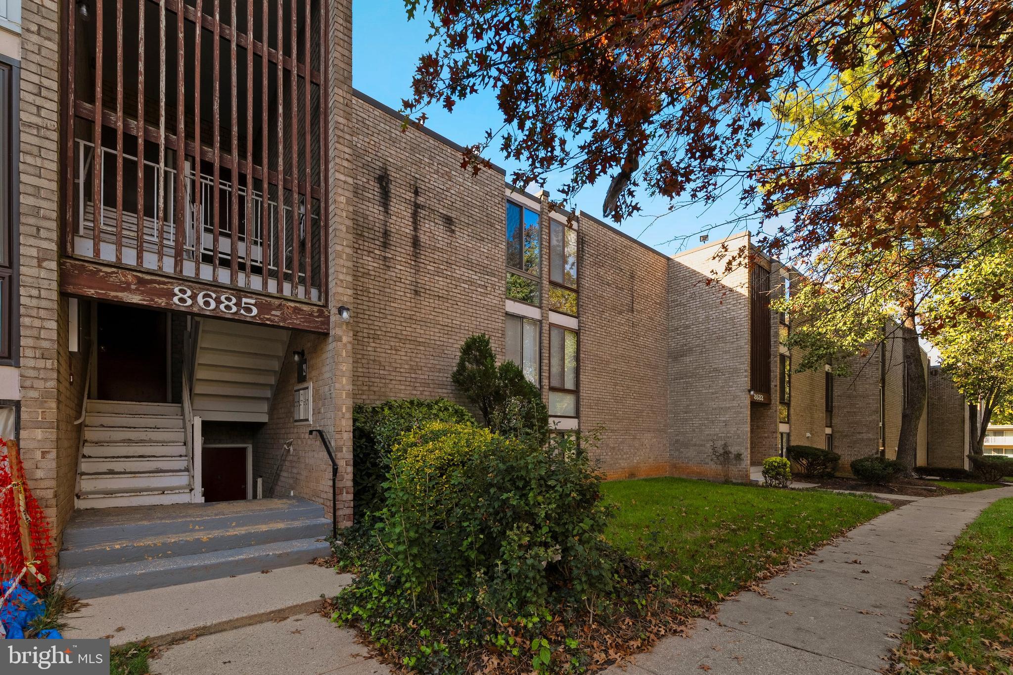 CHELSEA WOODS COURTS - Residential