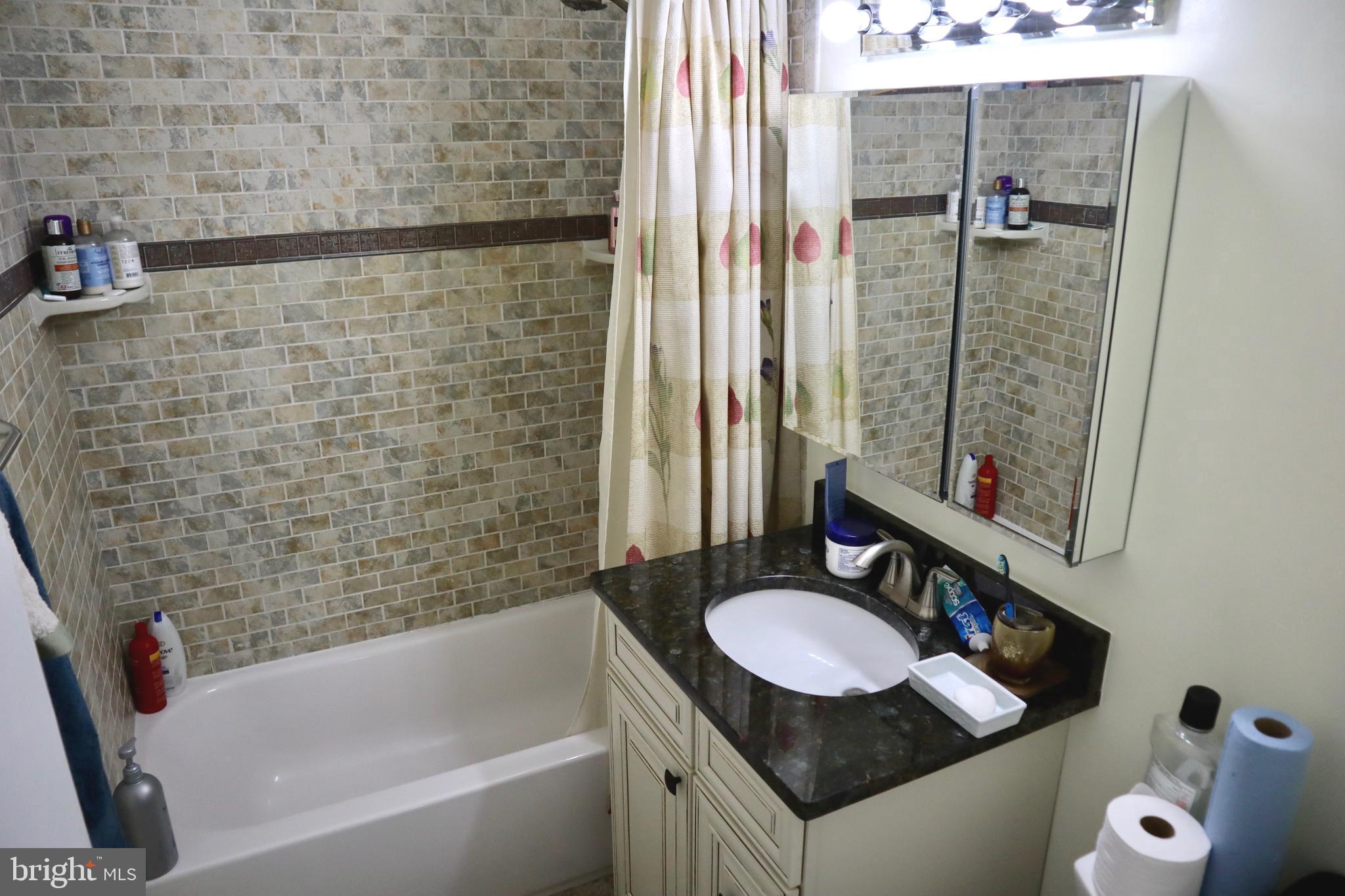 WHEATON TOWNE - Residential Lease