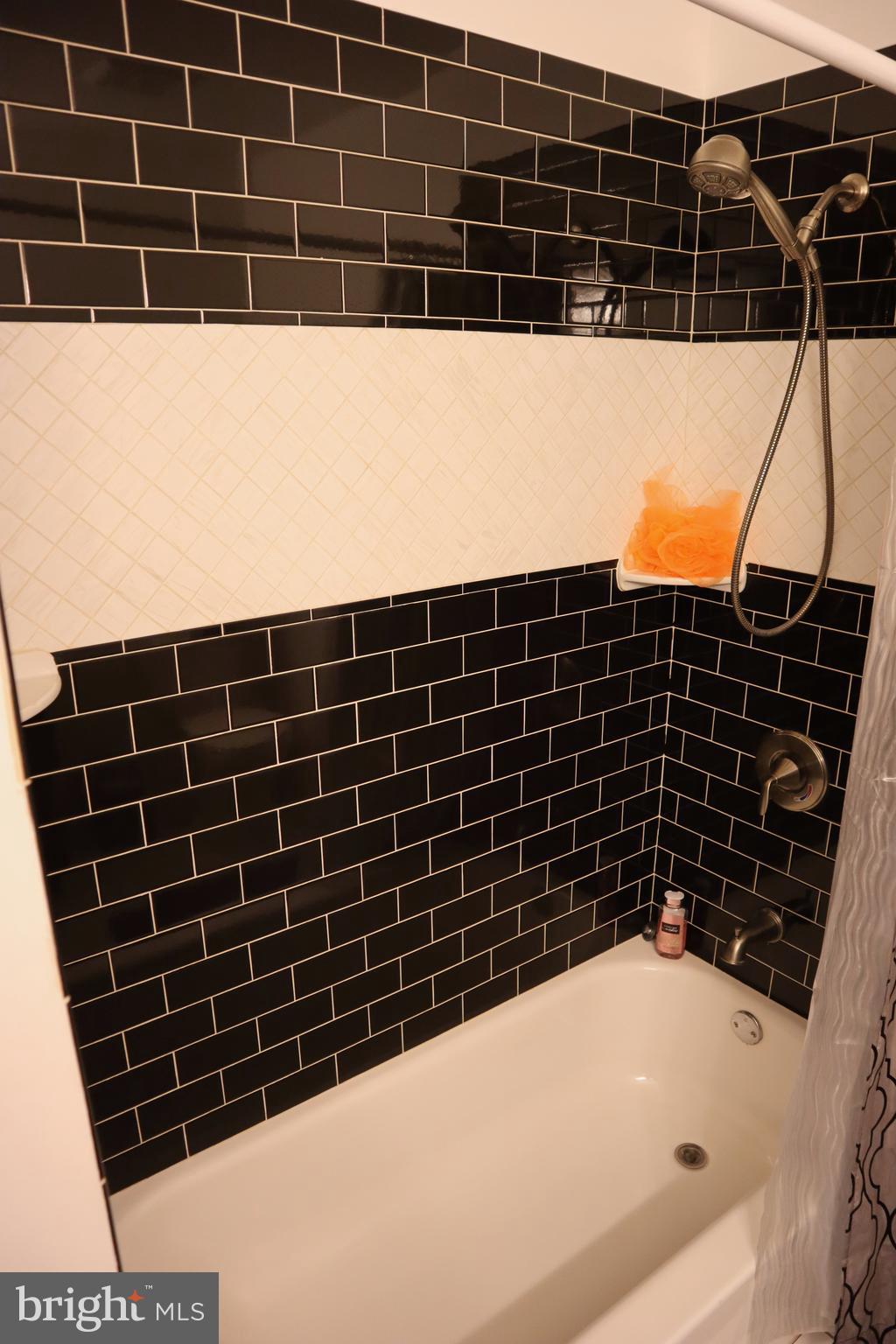 WHEATON TOWNE - Residential Lease