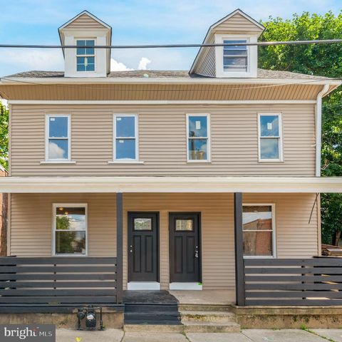 Photo of 428 Chestnut Street, DARBY, PA 19023 (MLS # PADE2108410)