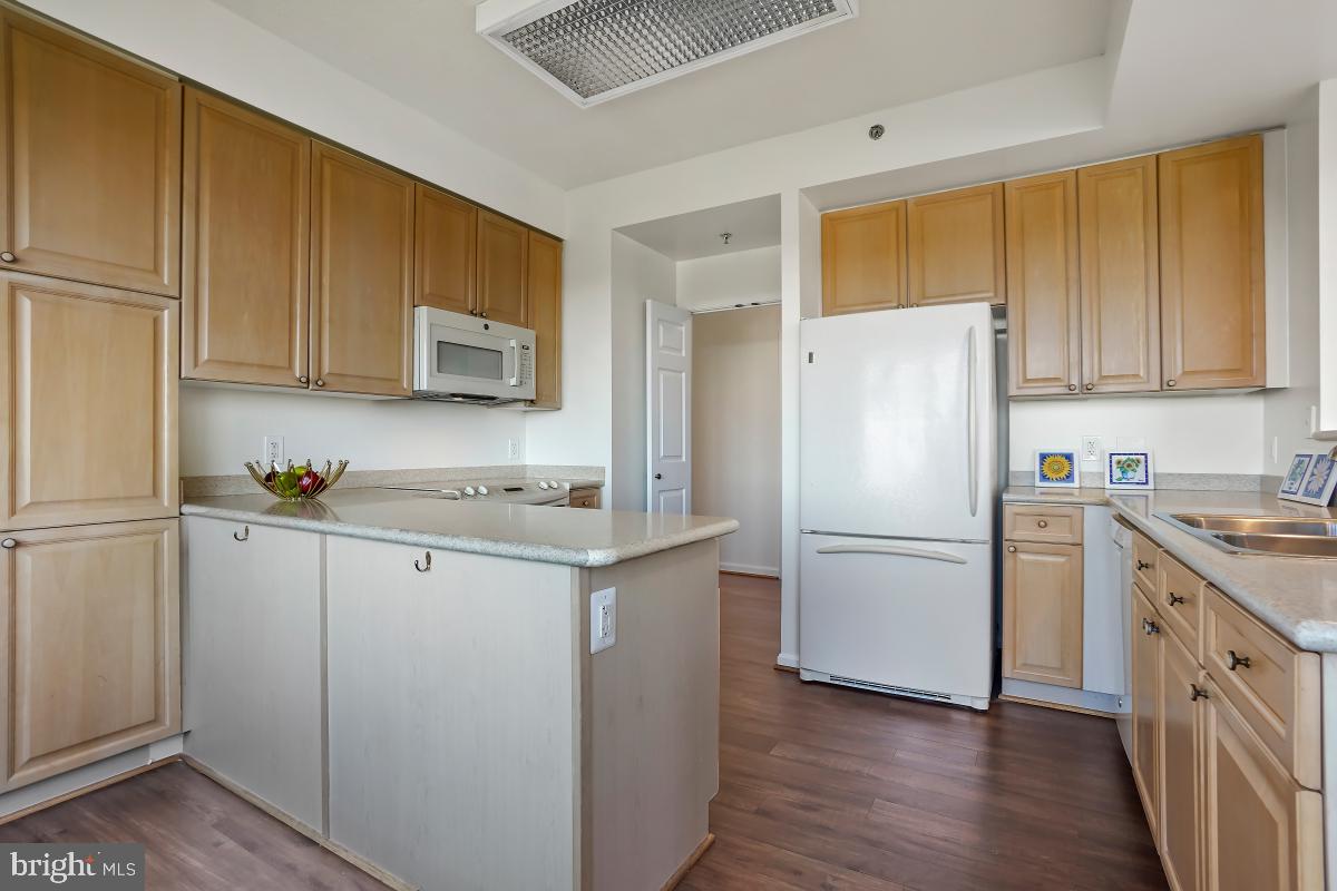 OVERLOOK AT LEISURE WORLD - Residential