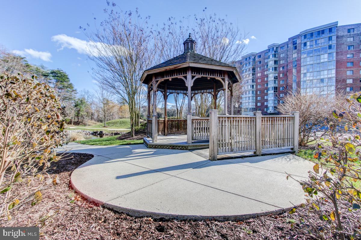 OVERLOOK AT LEISURE WORLD - Residential