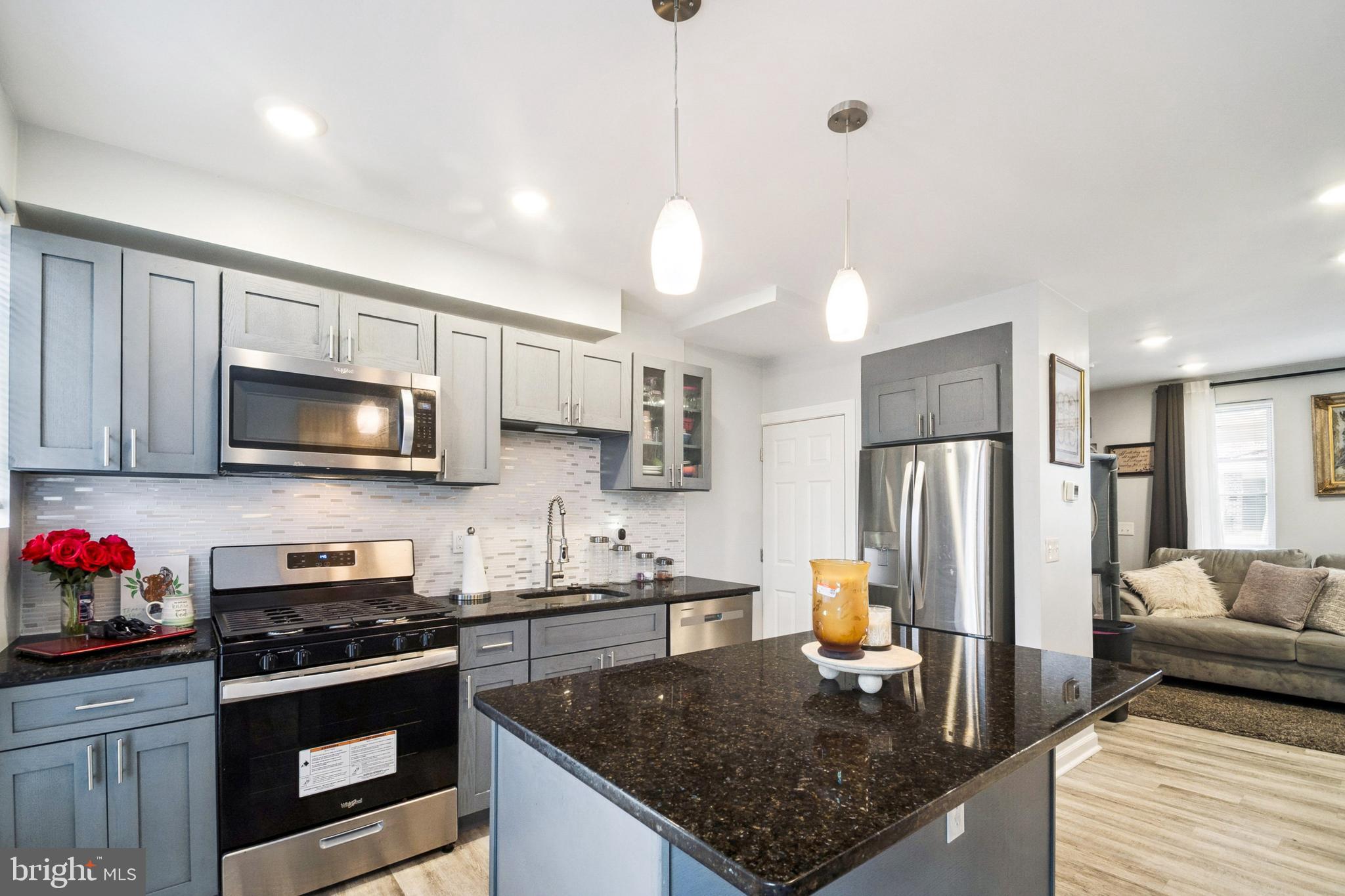 FOUR BY FOUR - Residential