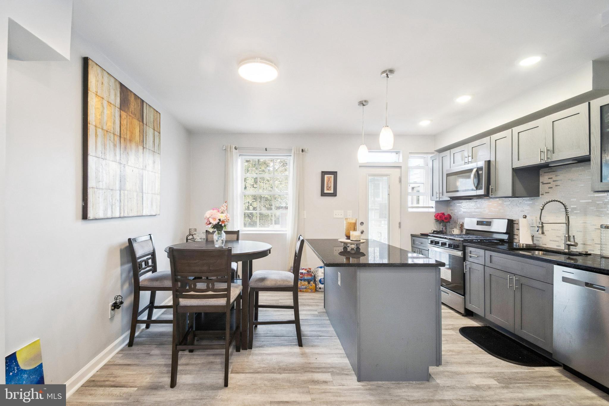 FOUR BY FOUR - Residential