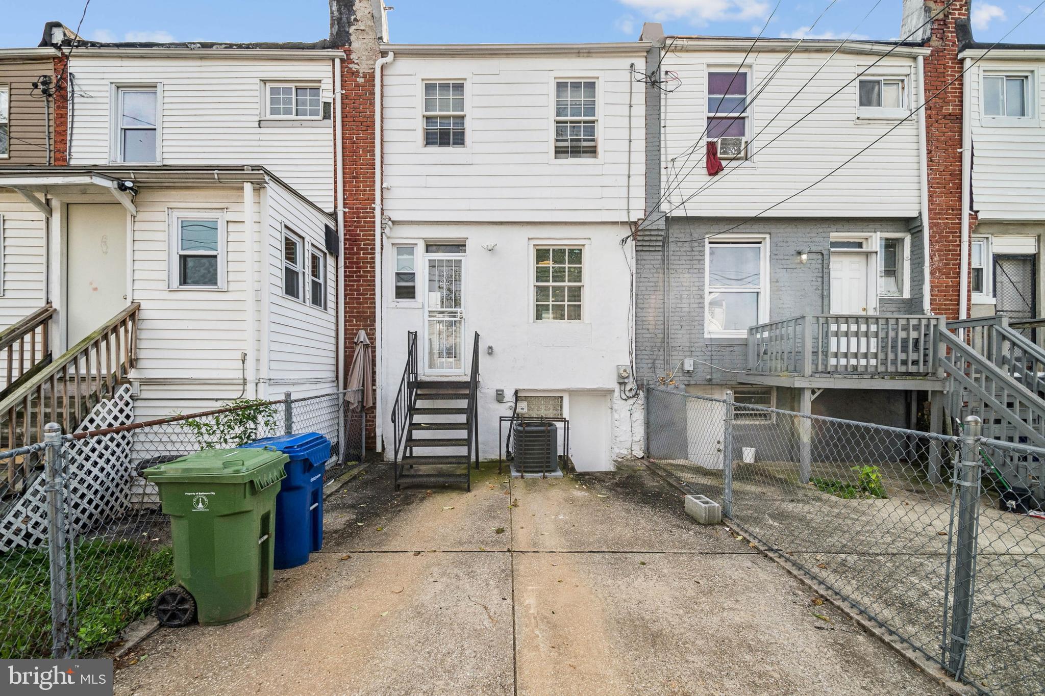 FOUR BY FOUR - Residential