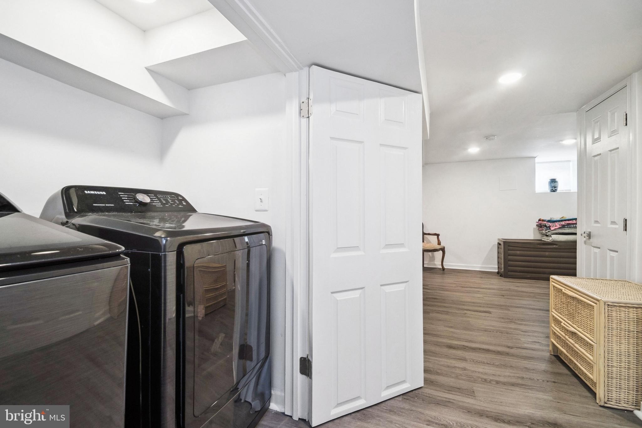 FOUR BY FOUR - Residential