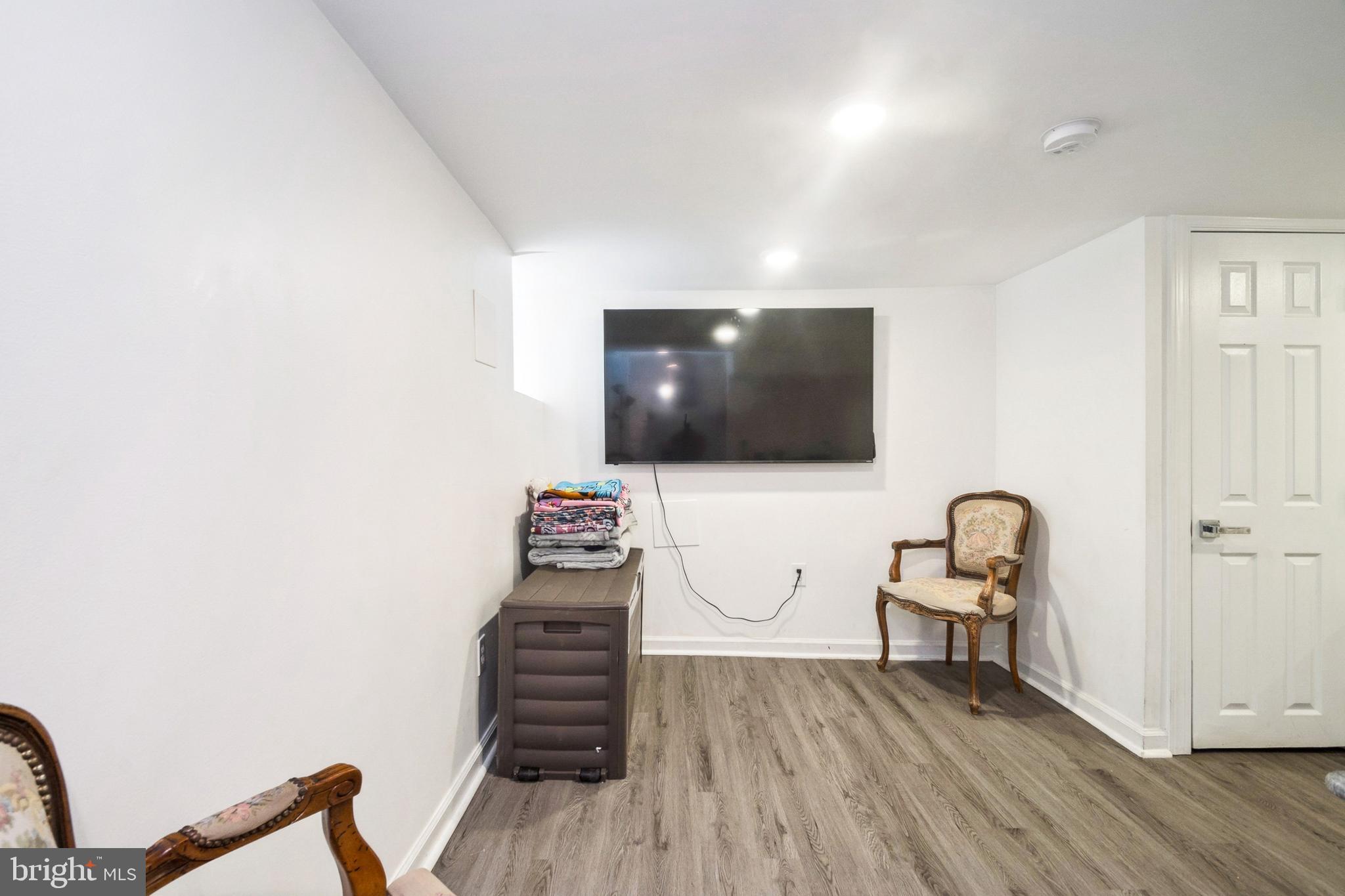 FOUR BY FOUR - Residential