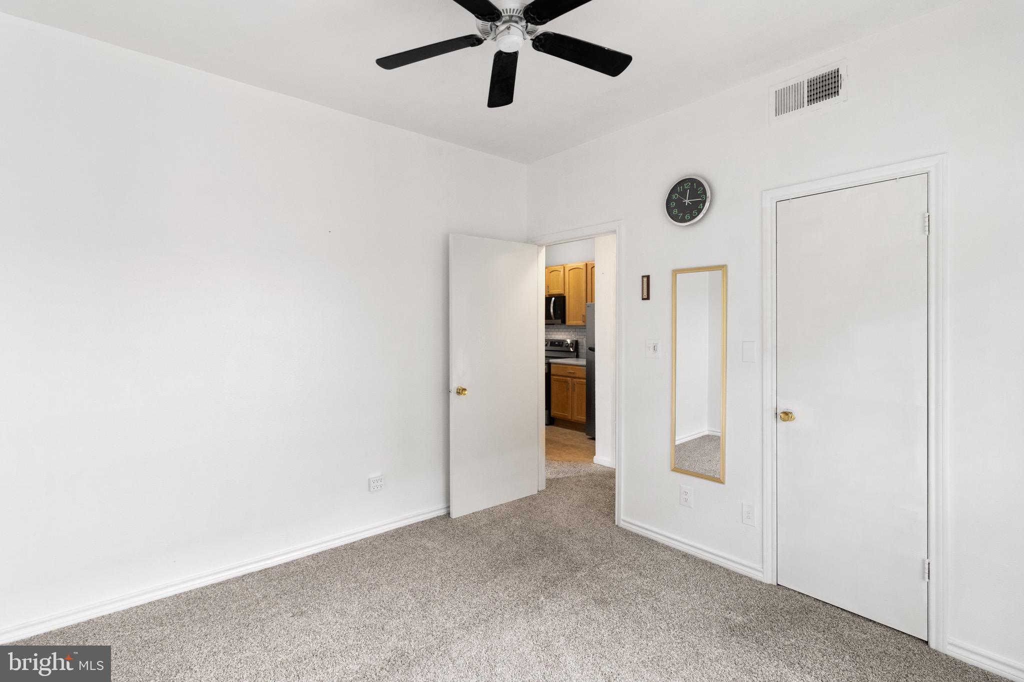 PENDERBROOK SQUARE CONDOMINIUMS - Residential