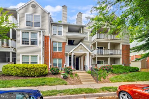 Photo of 3912 Penderview Drive #528, FAIRFAX, VA 22033 (MLS # VAFX2305682)