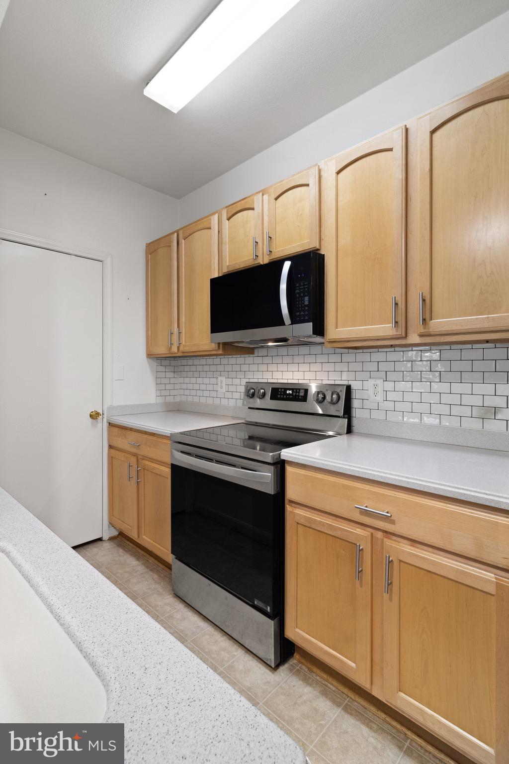PENDERBROOK SQUARE CONDOMINIUMS - Residential