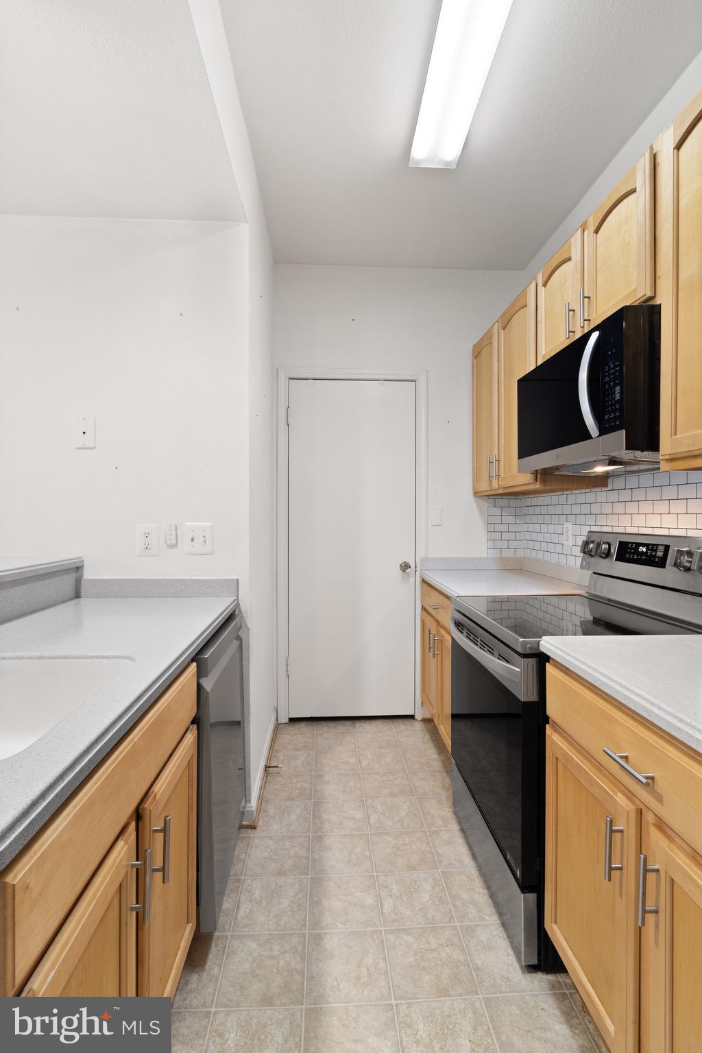 PENDERBROOK SQUARE CONDOMINIUMS - Residential