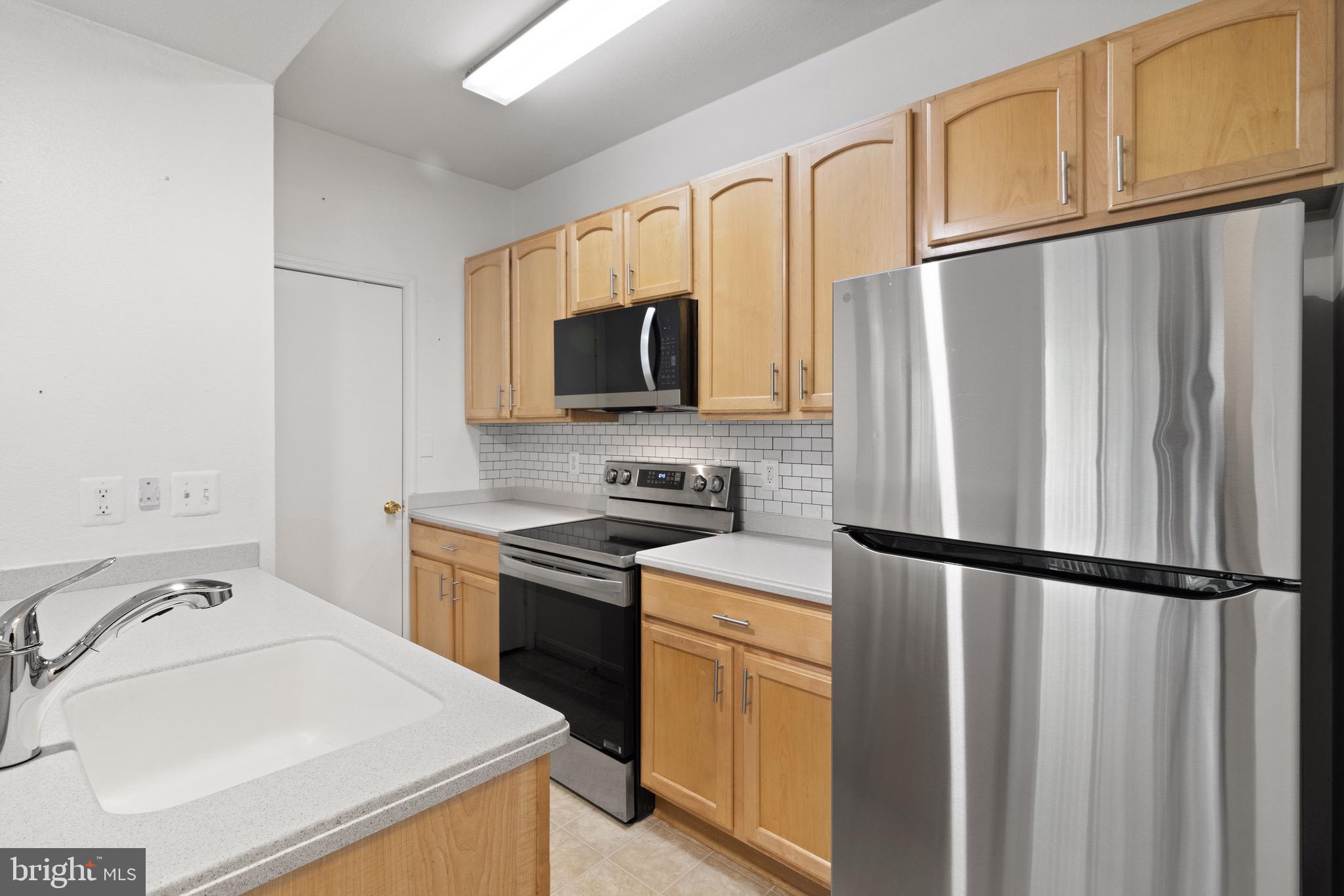 PENDERBROOK SQUARE CONDOMINIUMS - Residential
