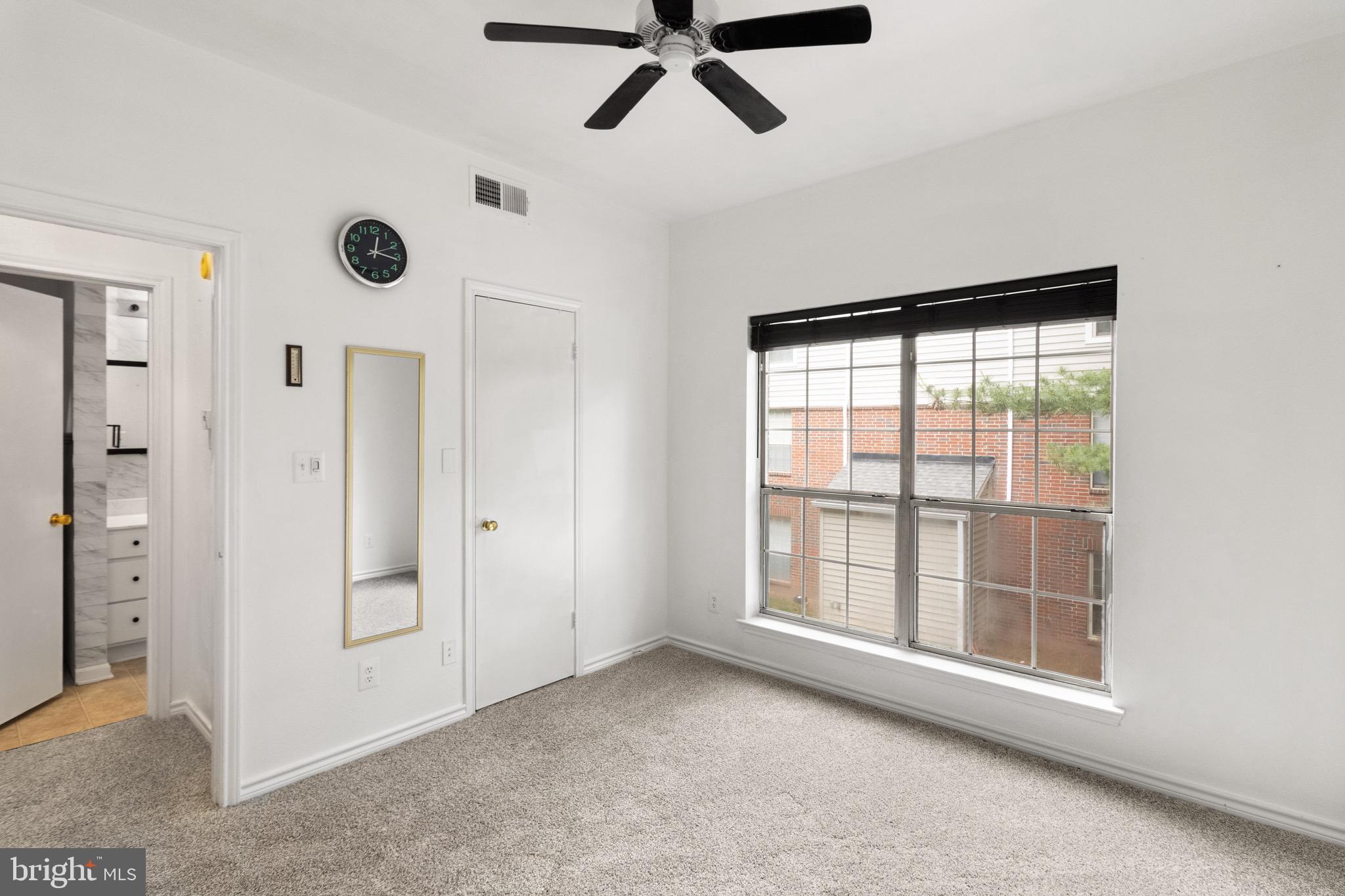PENDERBROOK SQUARE CONDOMINIUMS - Residential