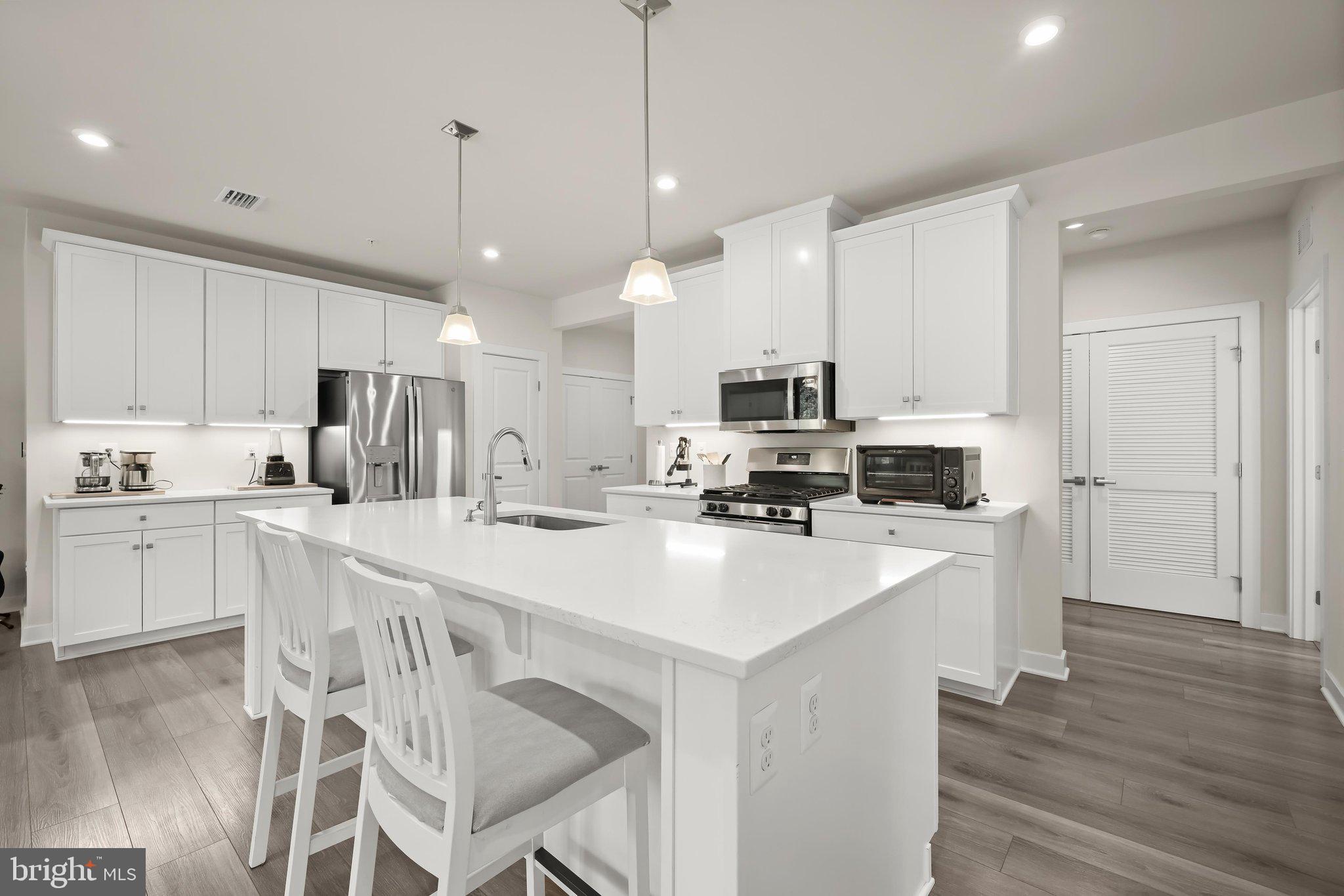 10401 RESORT ROAD L