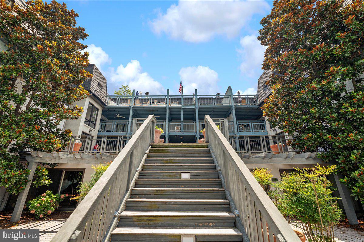 301 BURNSIDE STREET A201