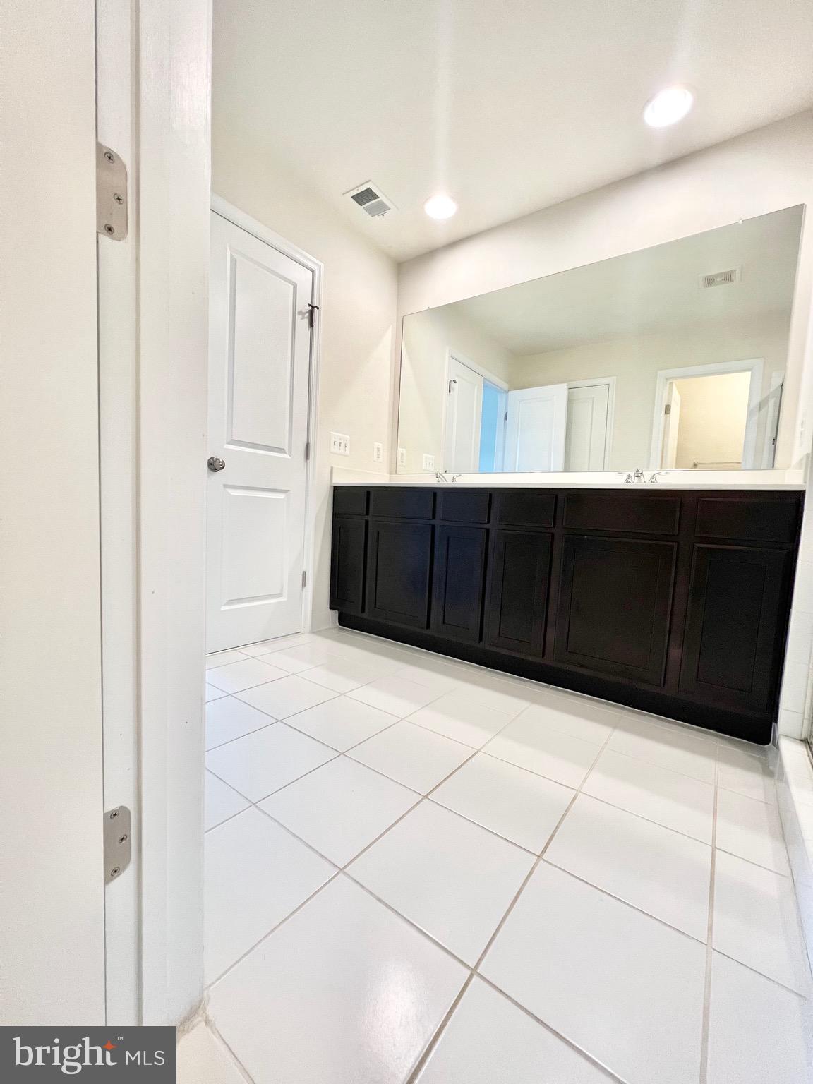 EMBREY MILL - Residential Lease